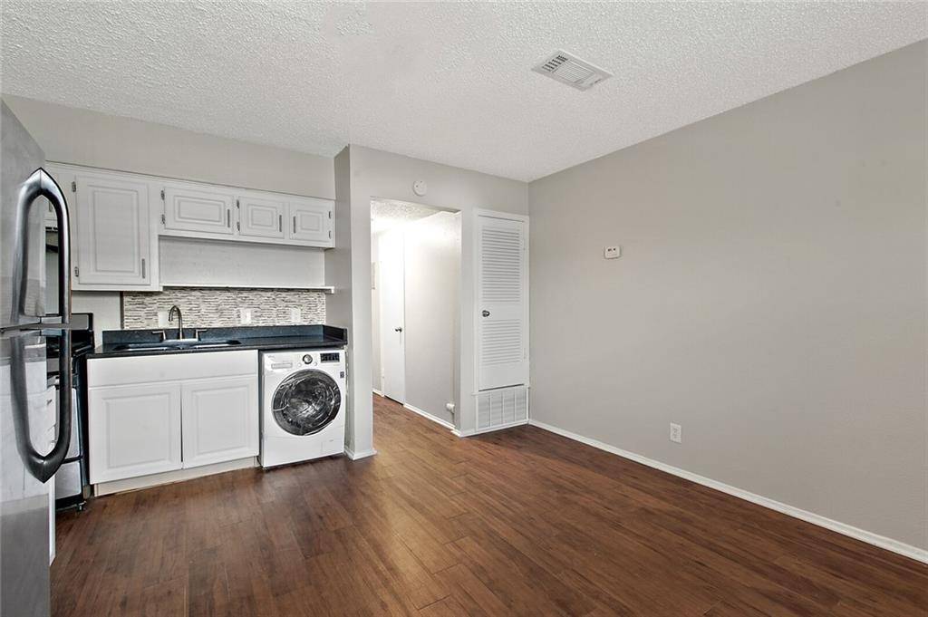 2401 Manor RD #216, Austin, TX 78722