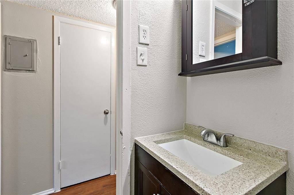 2401 Manor RD #216, Austin, TX 78722