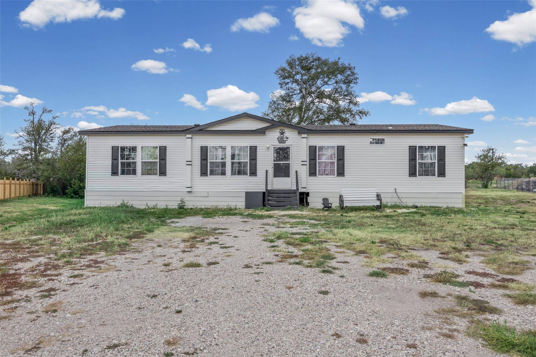 120 Mimosa RD, Dale, TX 78616