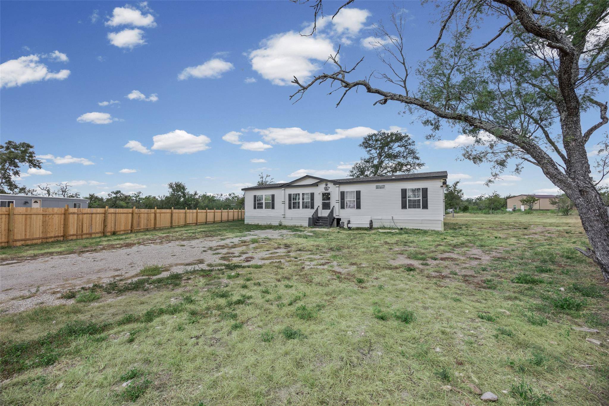 120 Mimosa RD, Dale, TX 78616