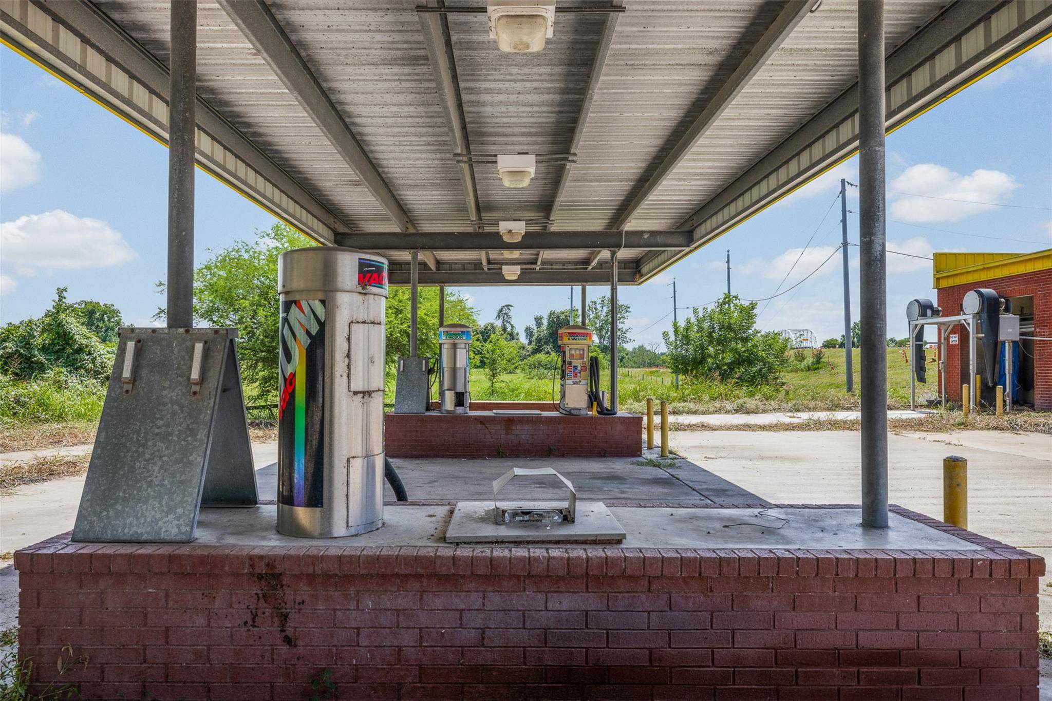 621 W Travis ST, La Grange, TX 78945
