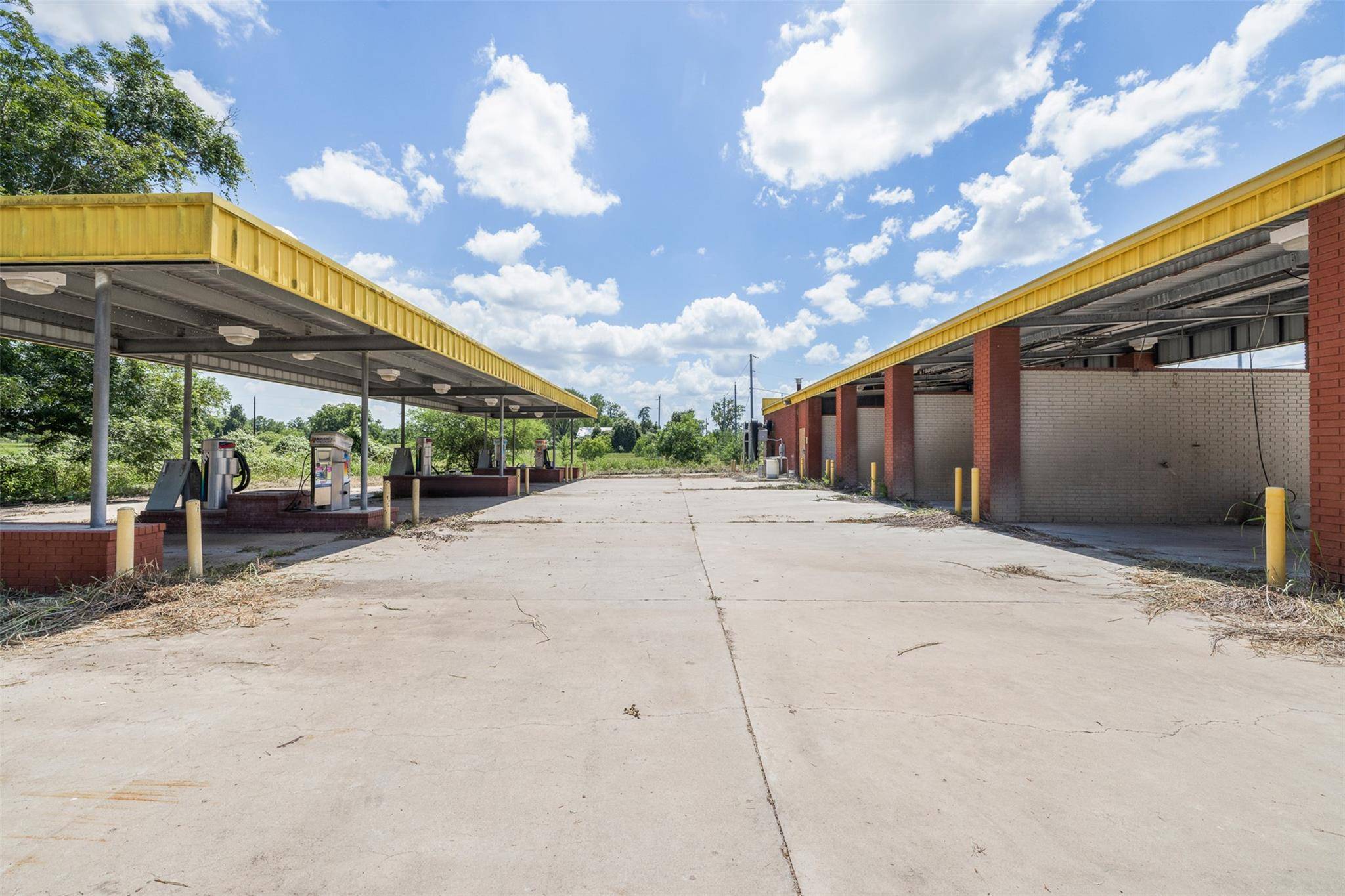 621 W Travis ST, La Grange, TX 78945