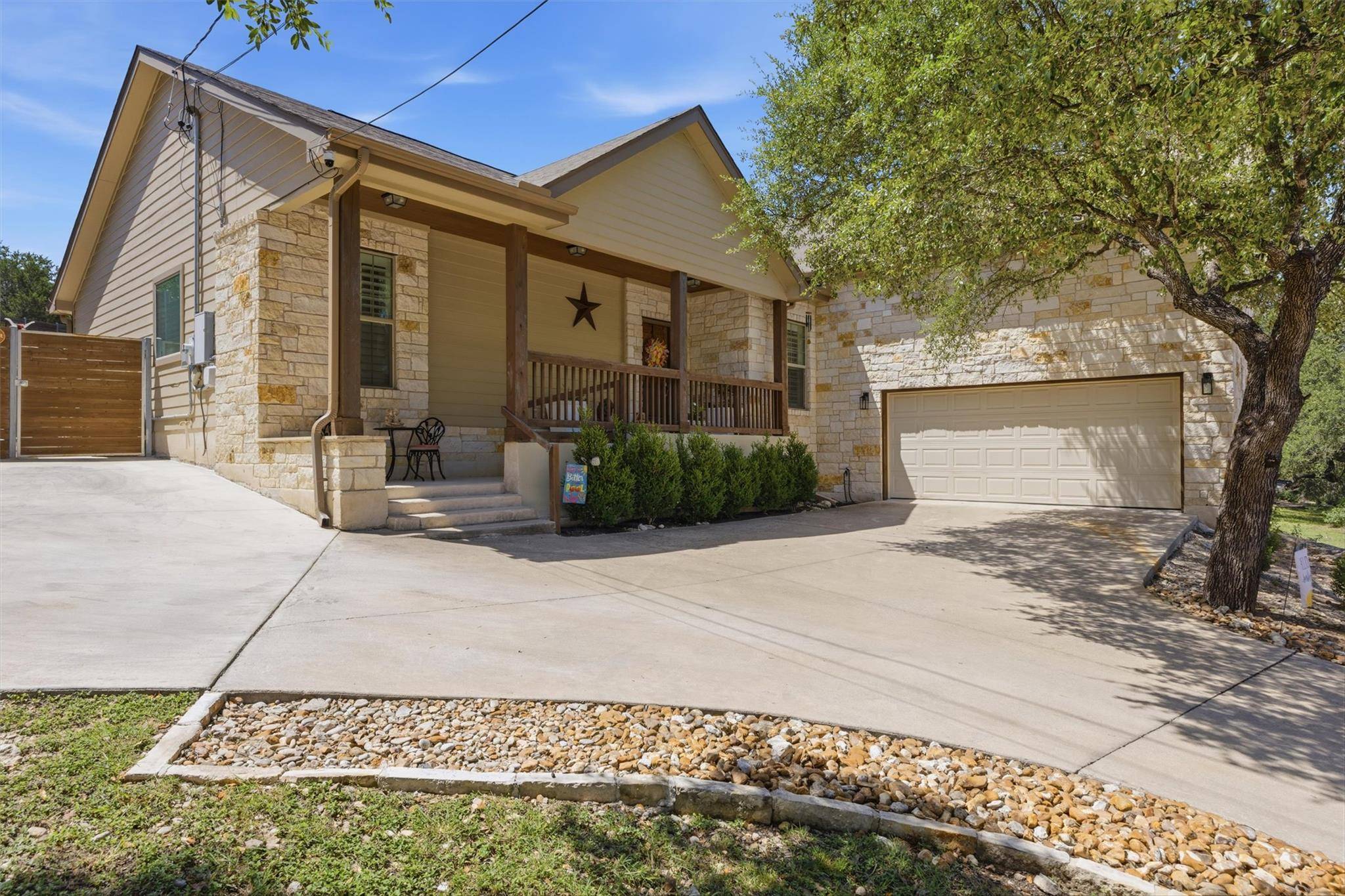 21911 Moffat DR, Briarcliff, TX 78669