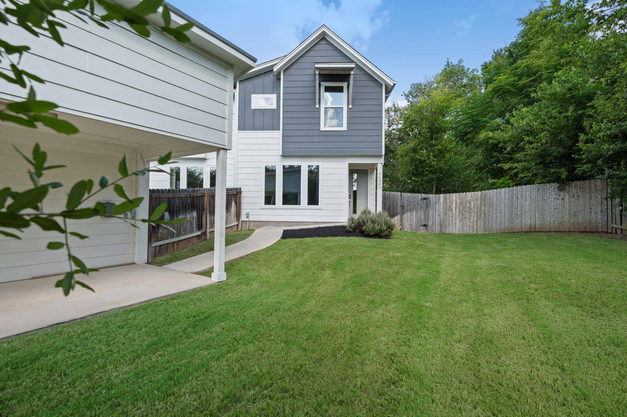 1932 Bunche RD #B, Austin, TX 78721