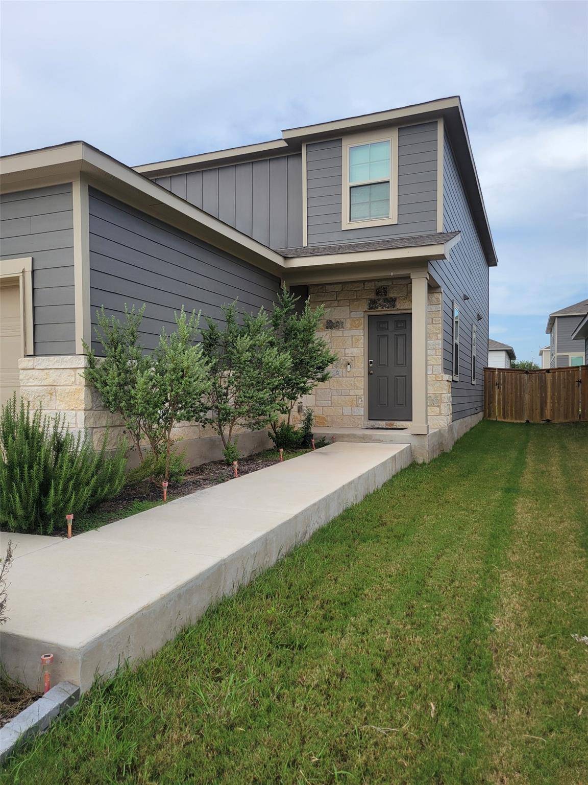 136 Eagles Dare LN, Jarrell, TX 76537