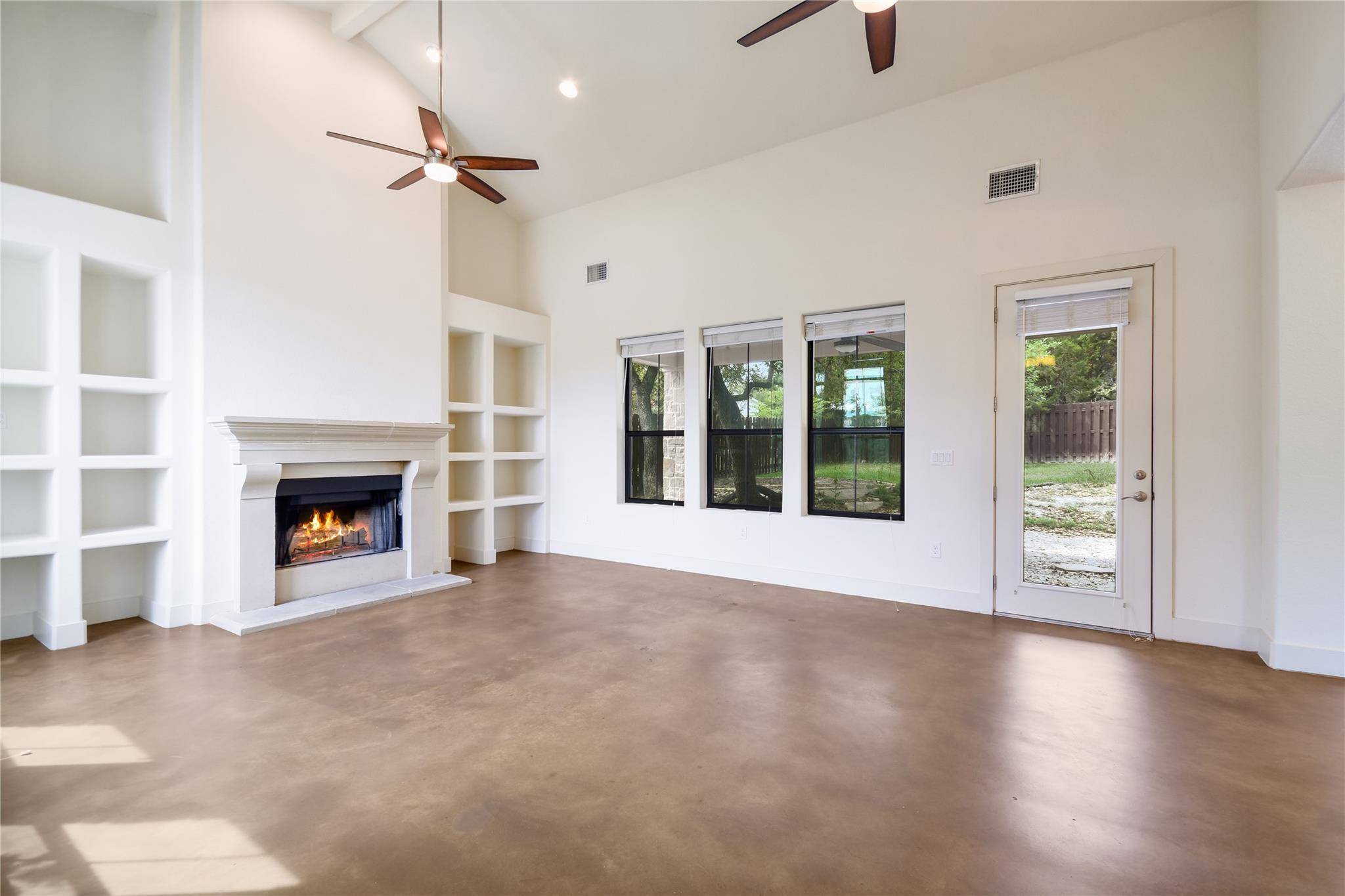18400 Lakepoint CV, Lago Vista, TX 78645
