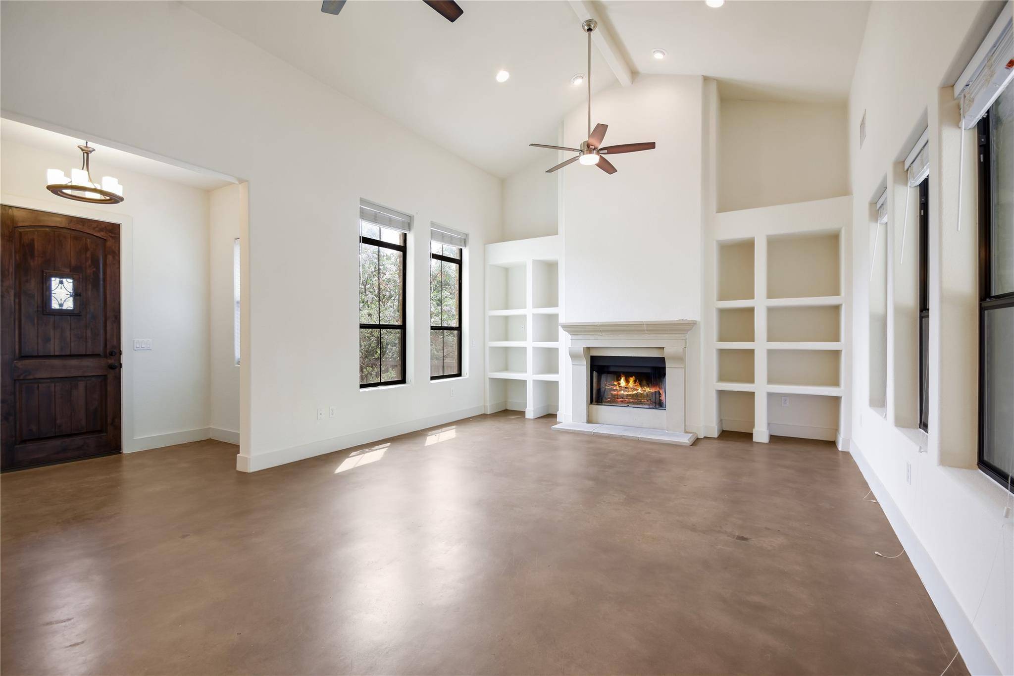 18400 Lakepoint CV, Lago Vista, TX 78645
