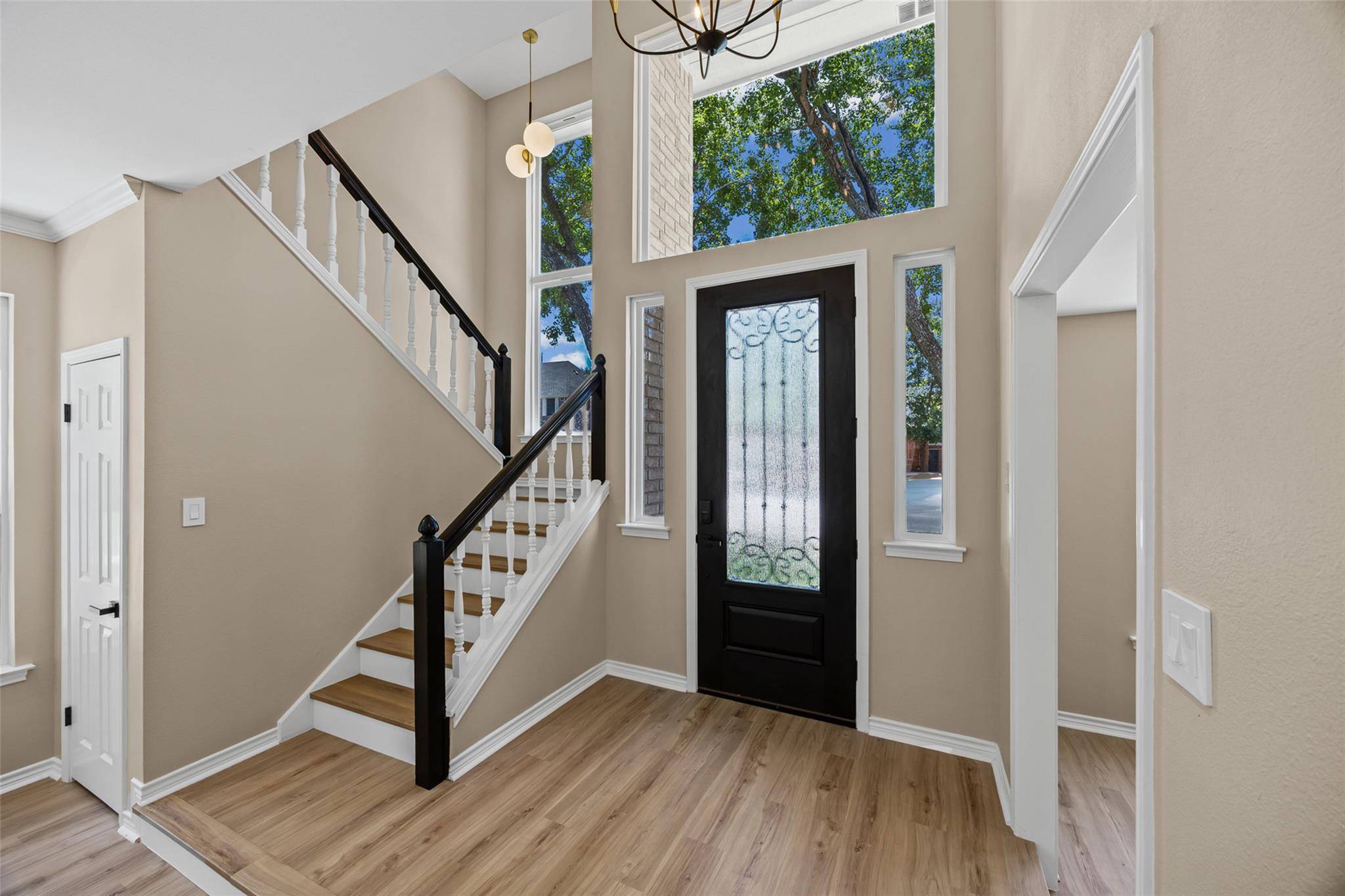 1002 Crestview ST, Round Rock, TX 78681