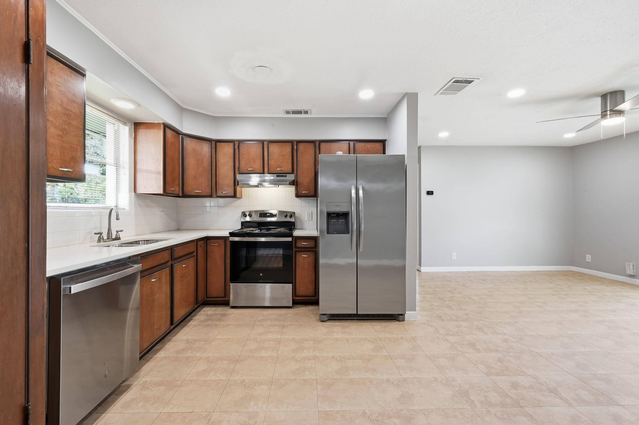2712 Saint Edwards CIR #B, Austin, TX 78704