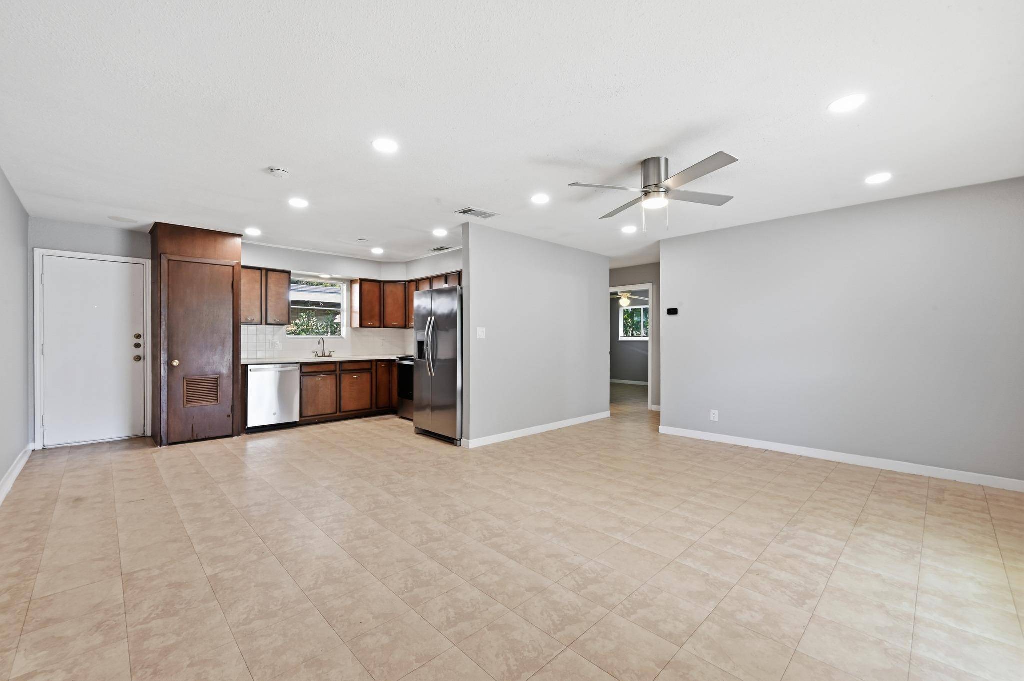 2712 Saint Edwards CIR #B, Austin, TX 78704