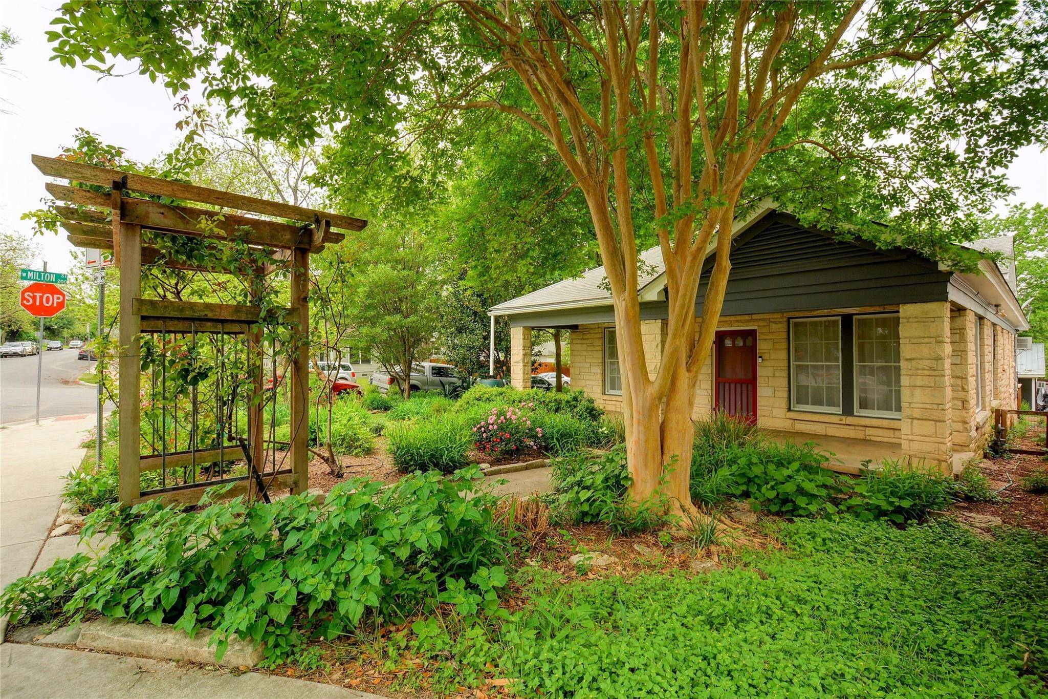 1610 Eva ST, Austin, TX 78704