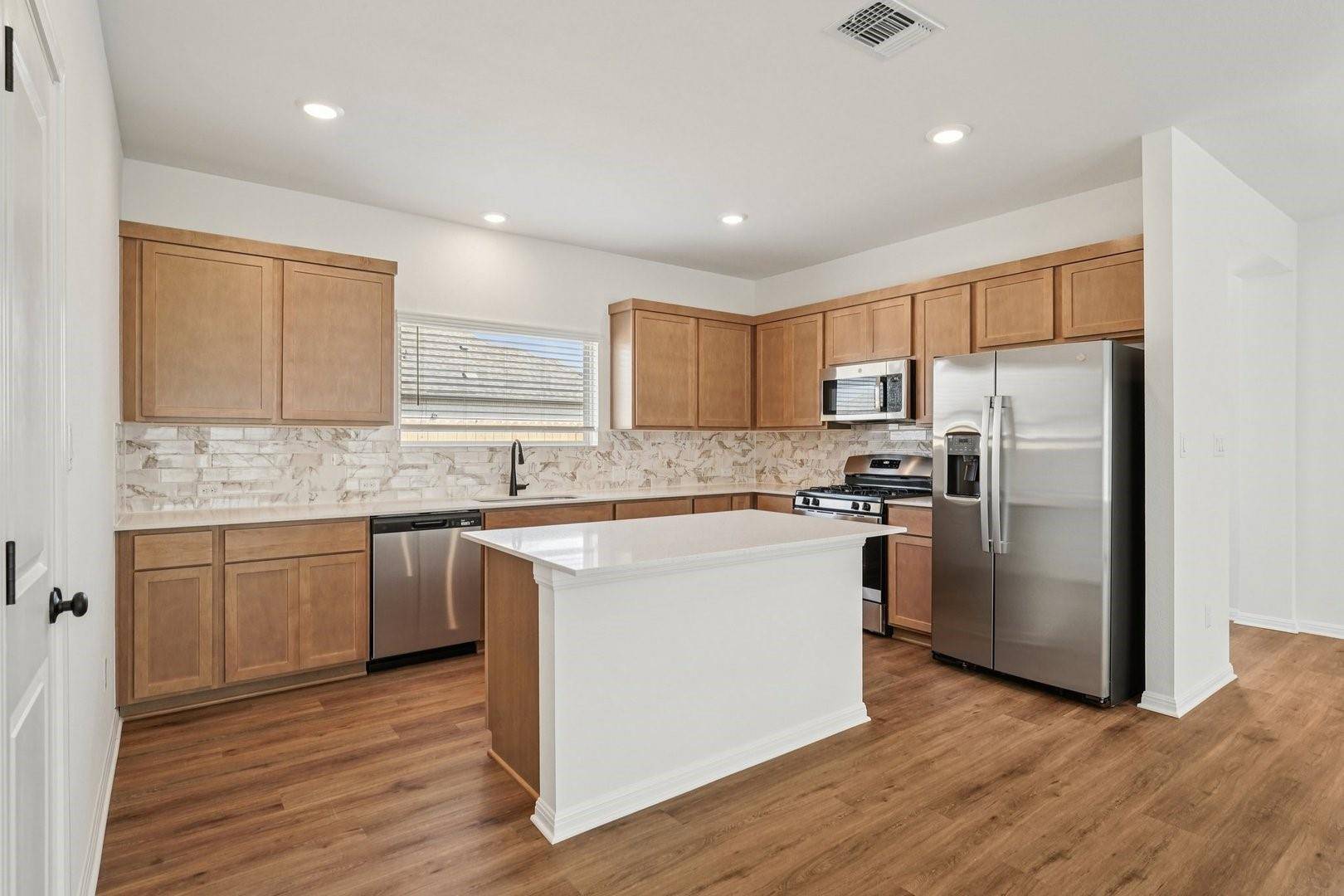 238 Bay Breeze DR, Kyle, TX 78640