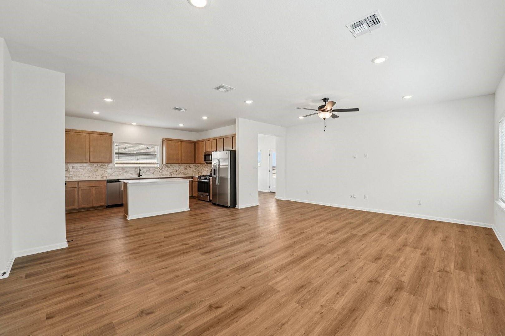 238 Bay Breeze DR, Kyle, TX 78640