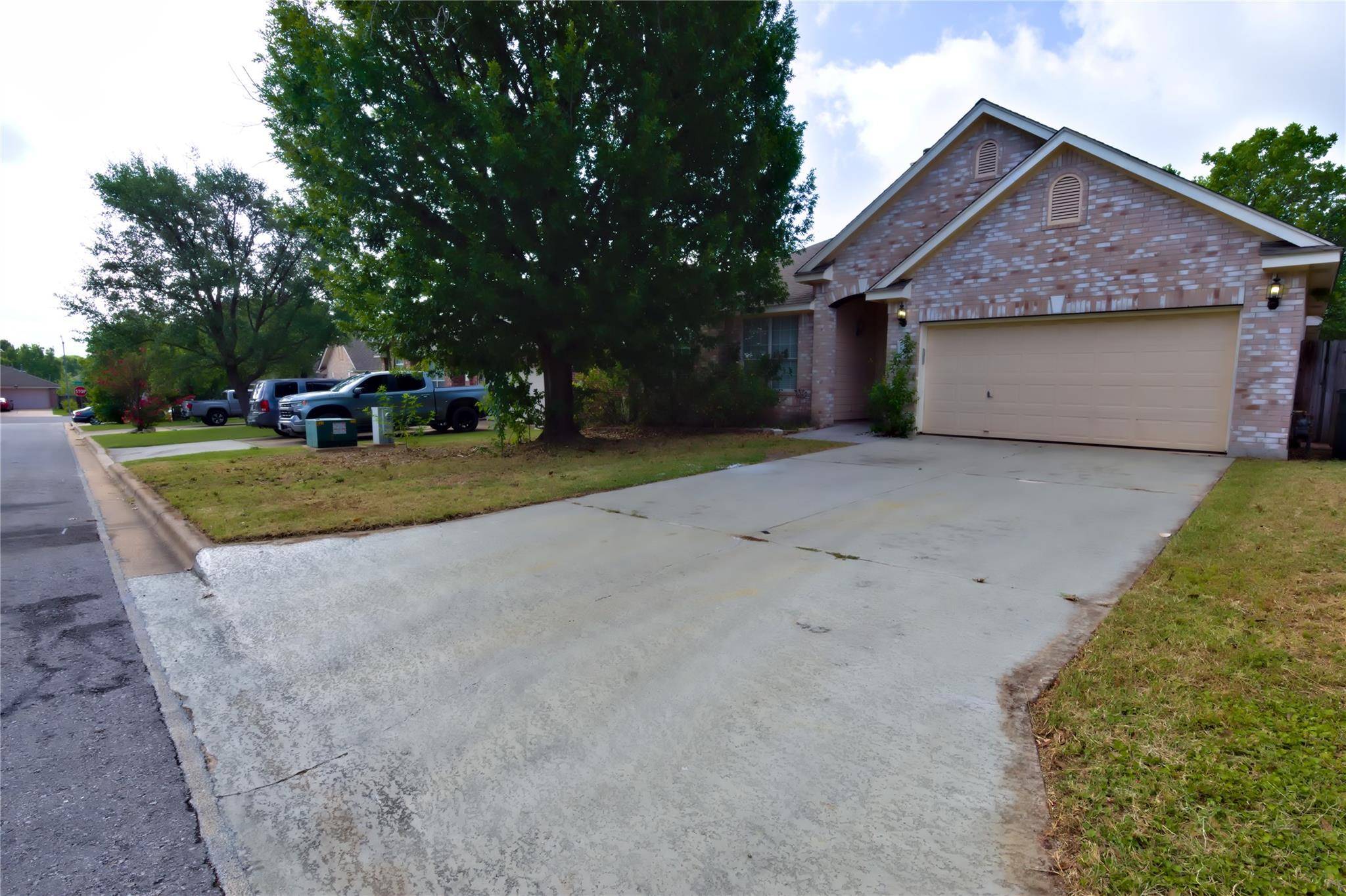 704 Thrush DR, Leander, TX 78641