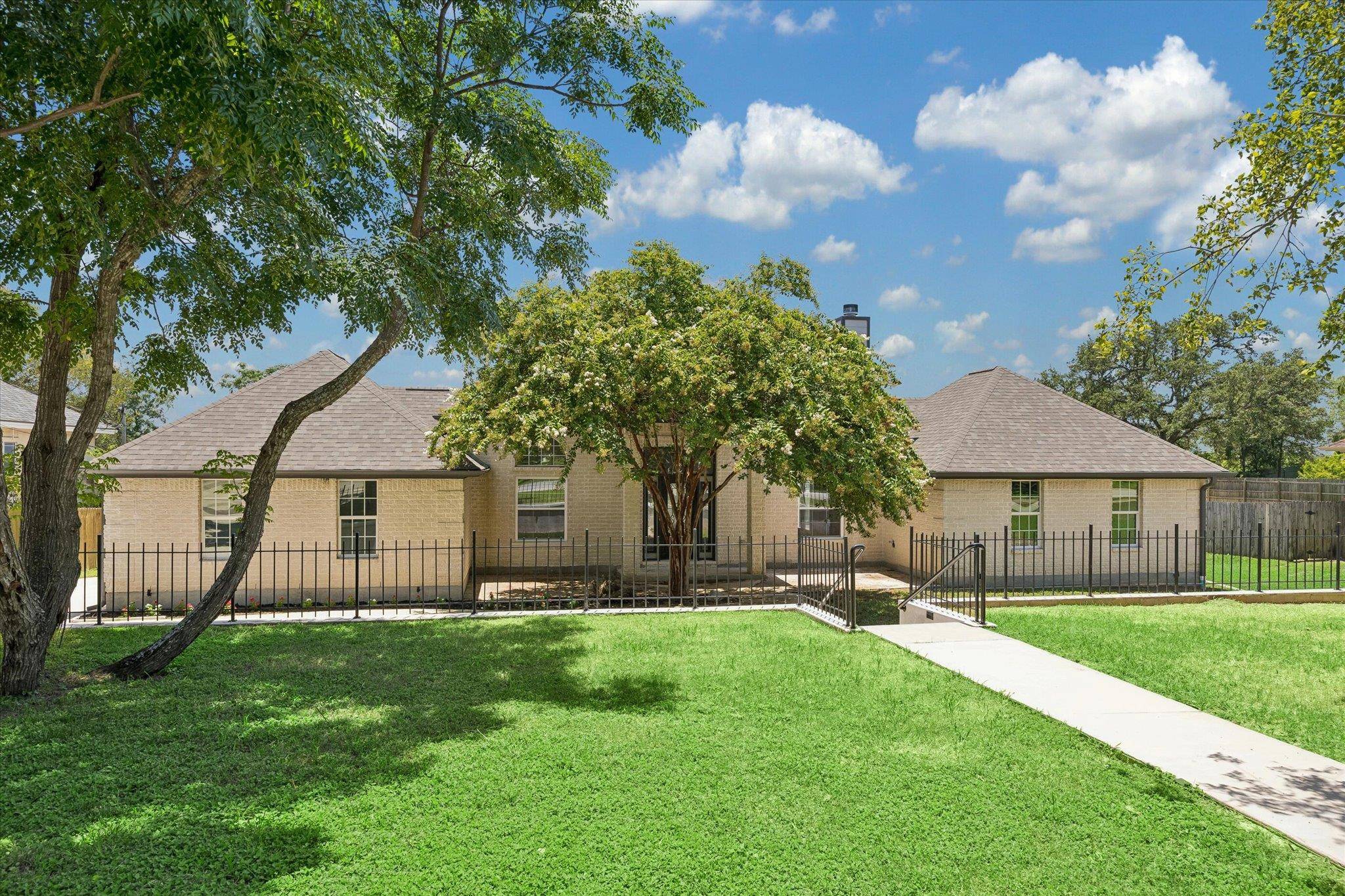 321 Quarry Springs DR, San Marcos, TX 78666