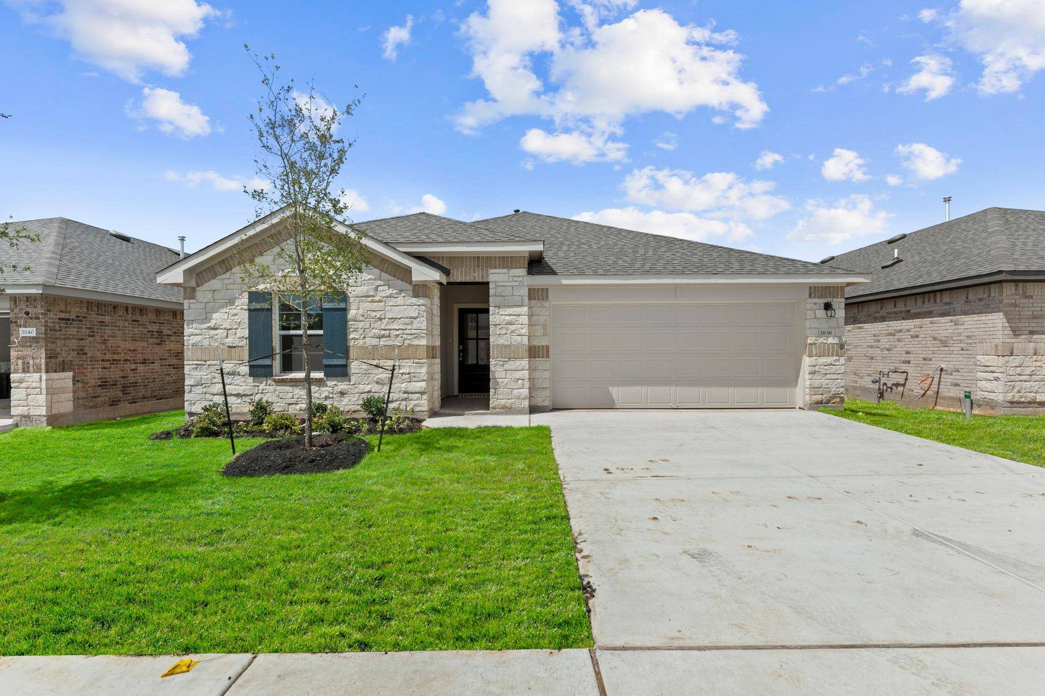 1836 Dandy Brush DR, Leander, TX 78641