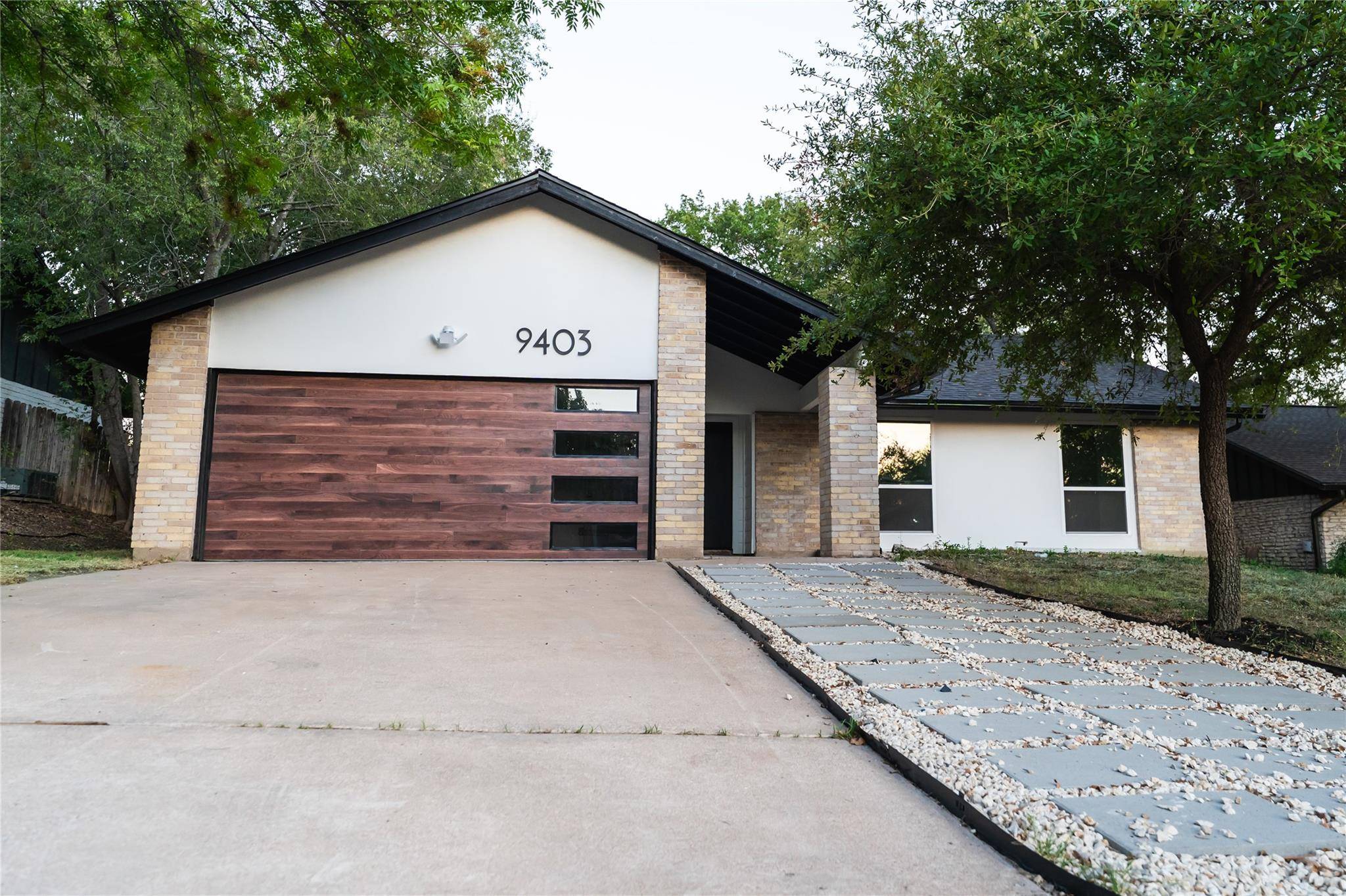 9403 Hunters TRCE E, Austin, TX 78758