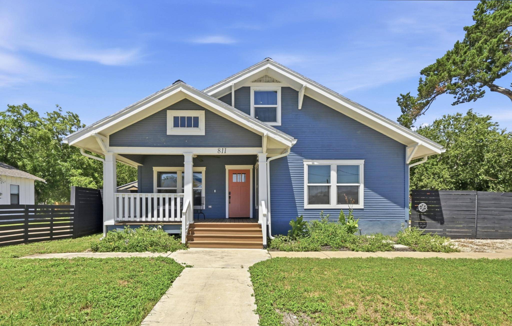811/ 813 S Commerce ST, Lockhart, TX 78644