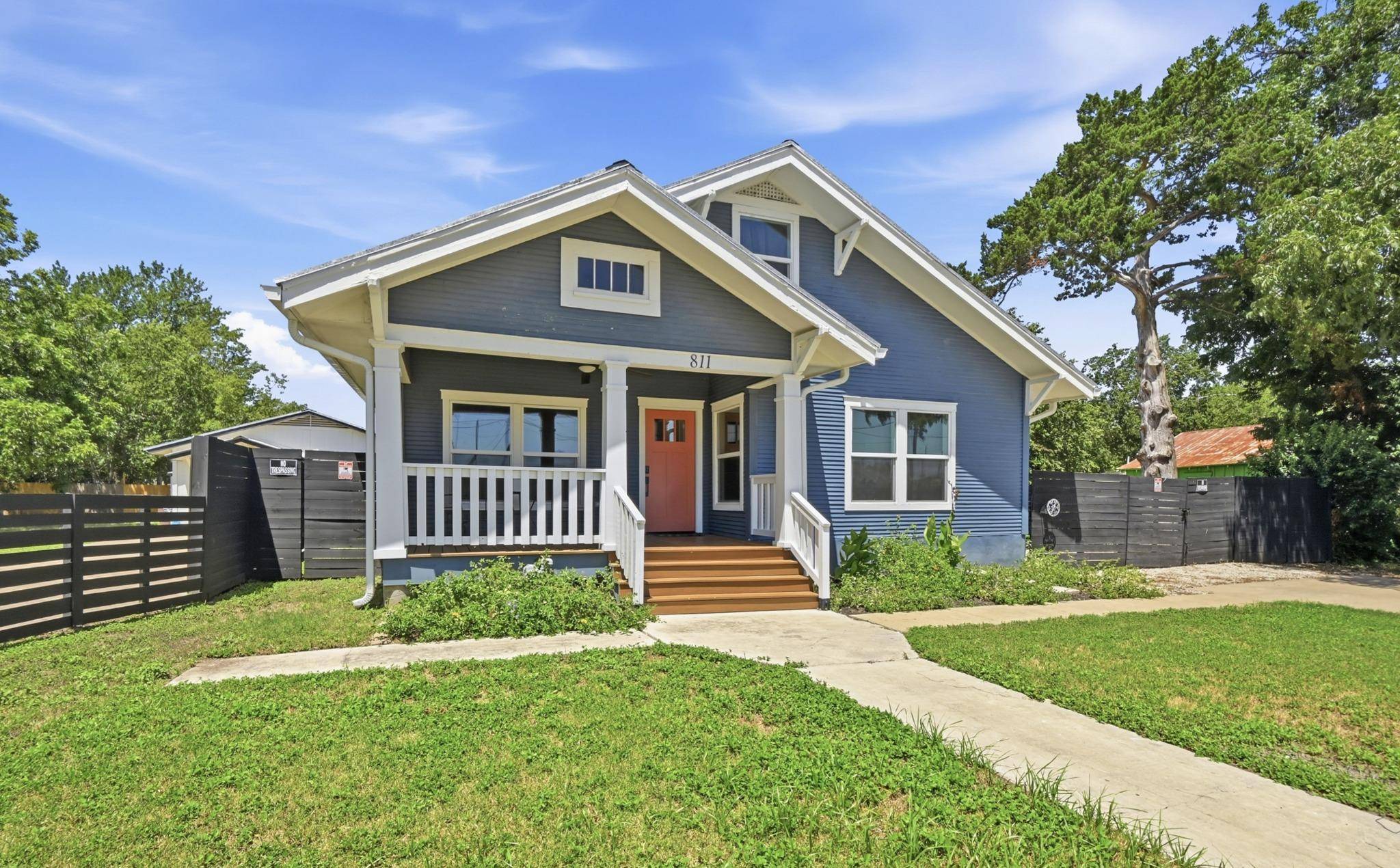 811/ 813 S Commerce ST, Lockhart, TX 78644