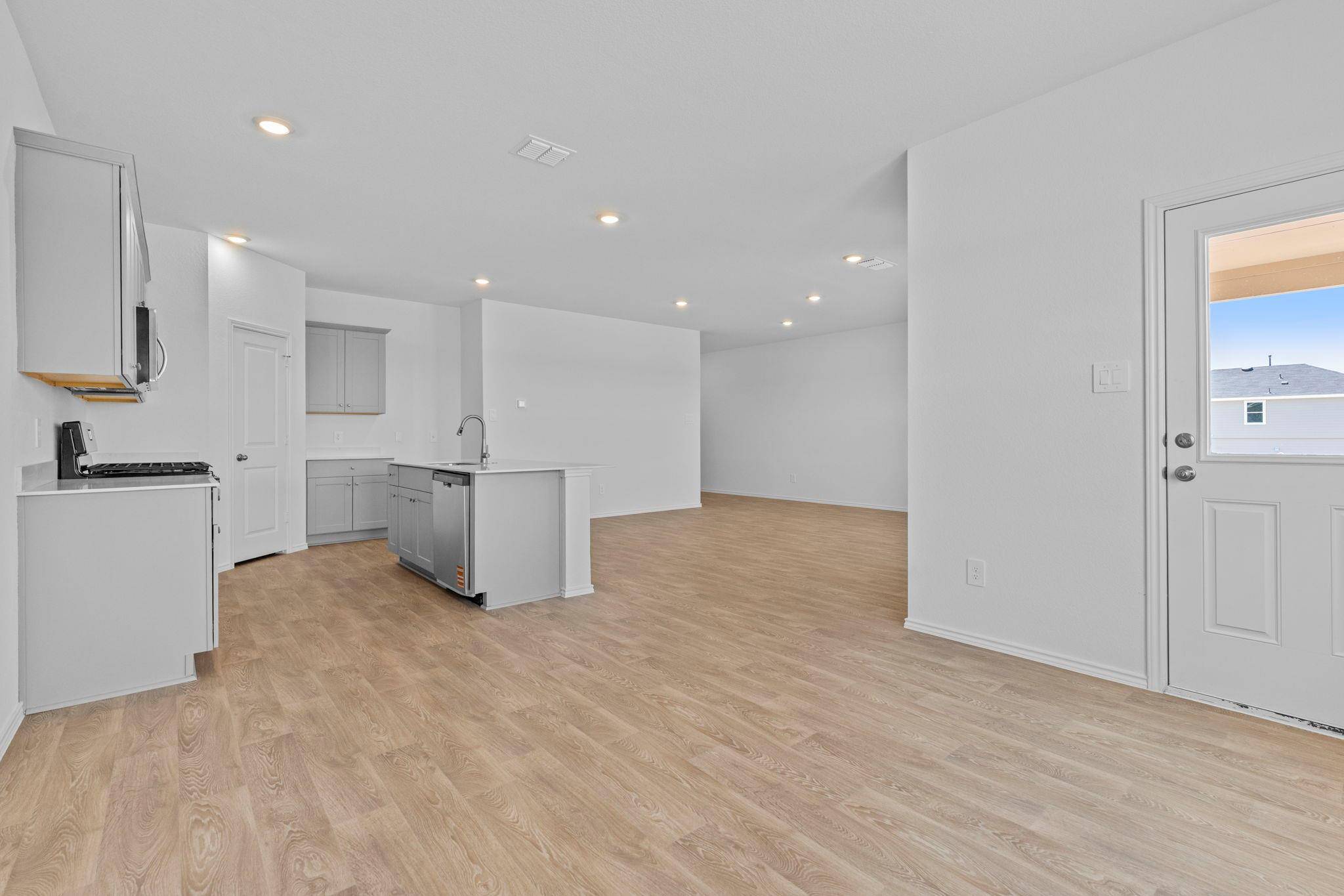 175 Arnold LOOP, Uhland, TX 78640