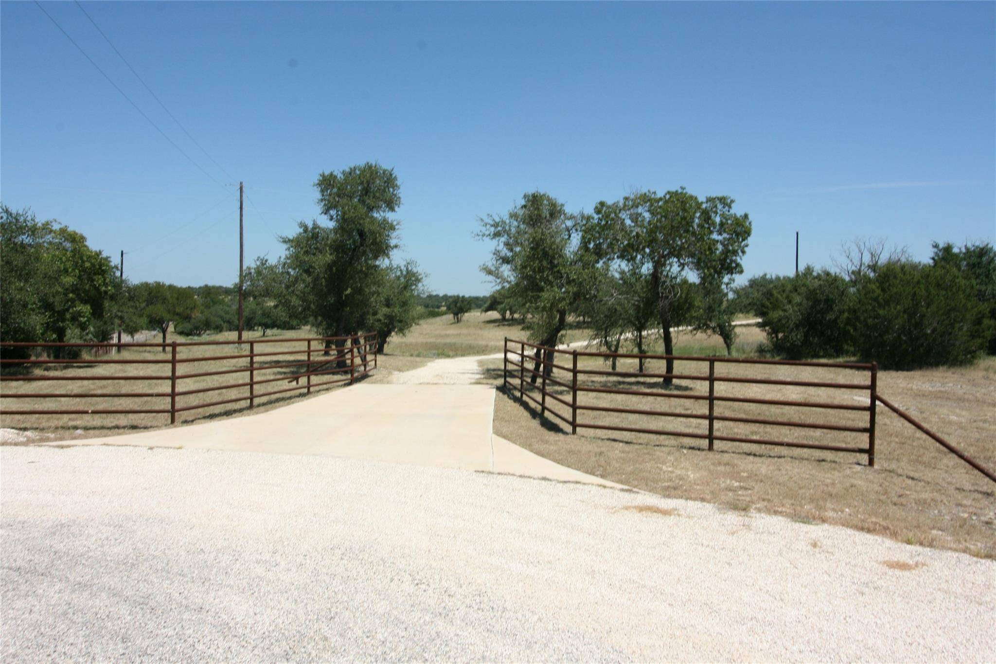 191 Pivot CIR, Briggs, TX 78608