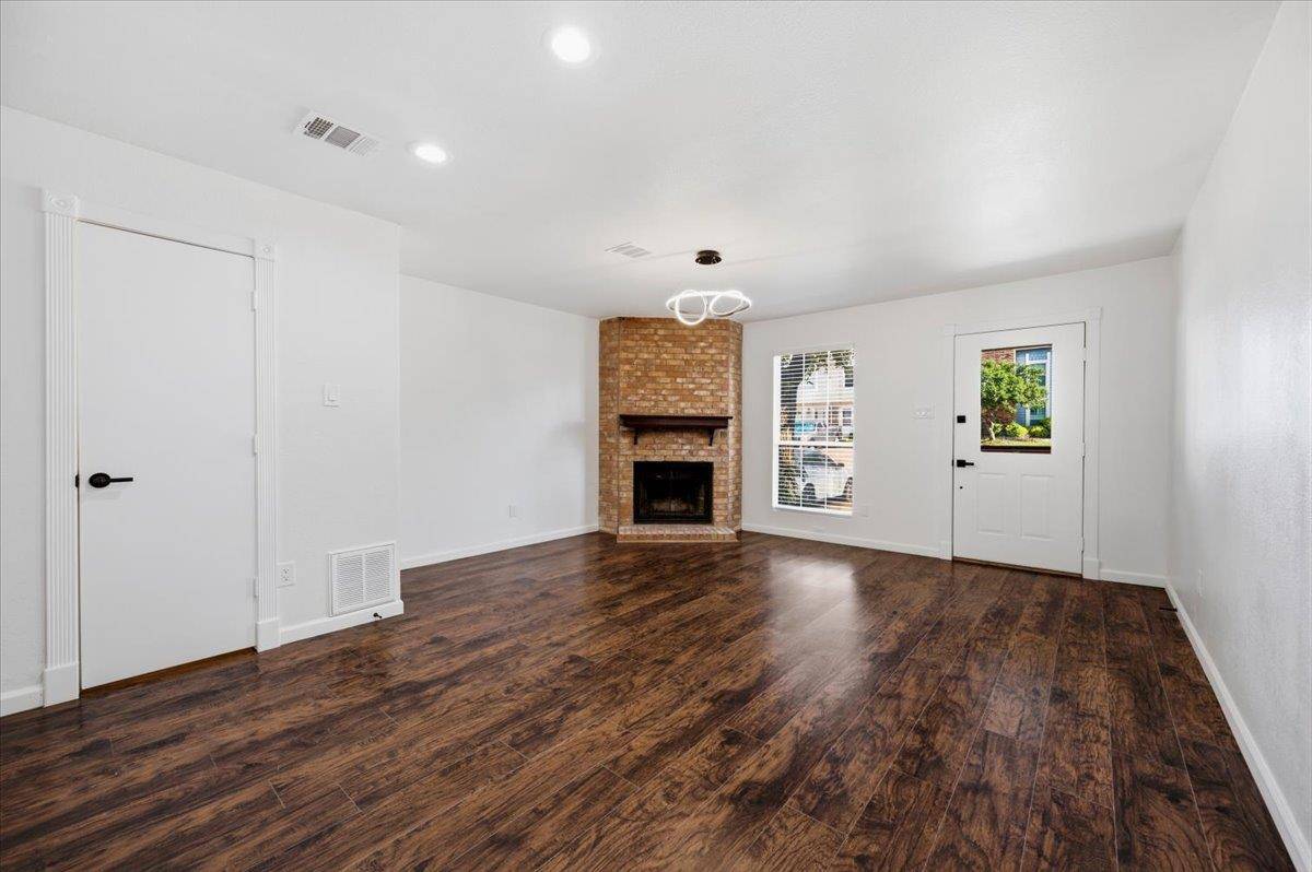 41 Abbey RD, Euless, TX 76039