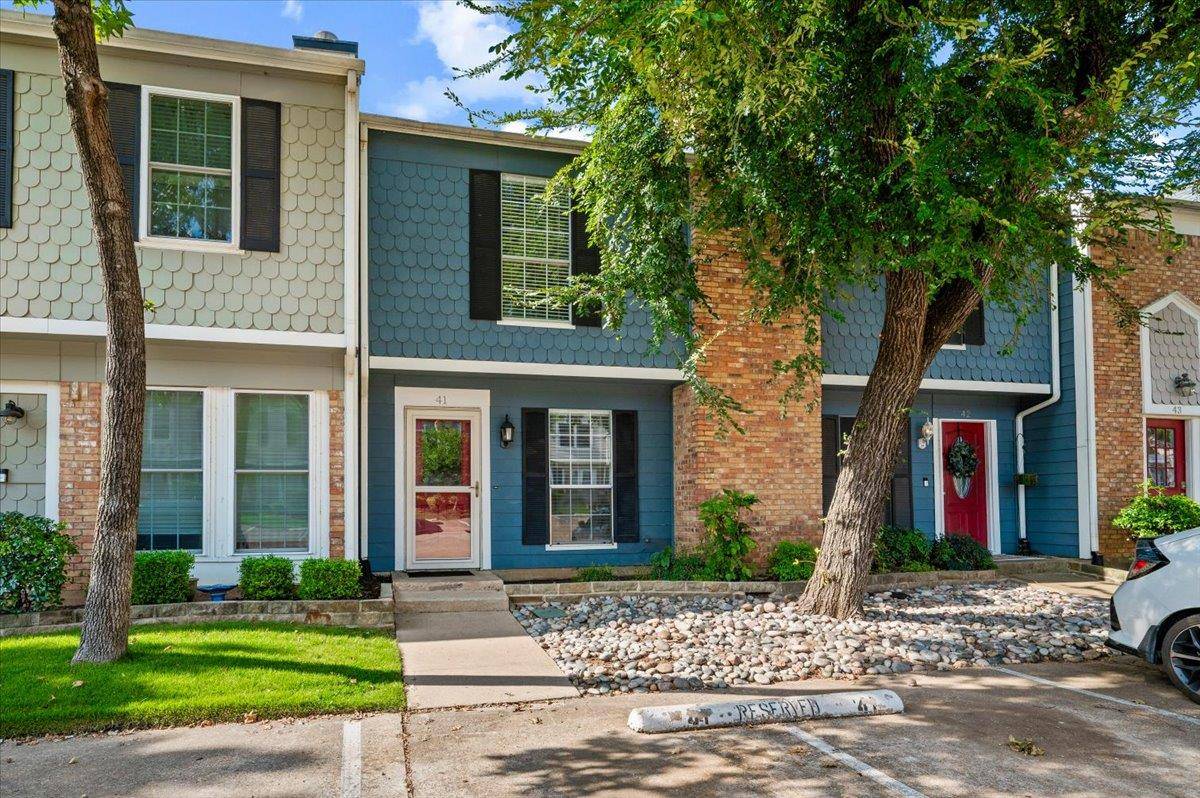 41 Abbey RD, Euless, TX 76039