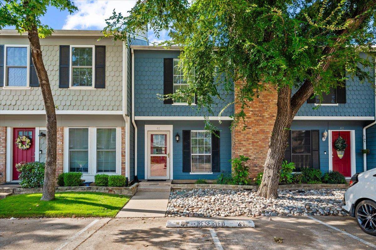 41 Abbey RD, Euless, TX 76039