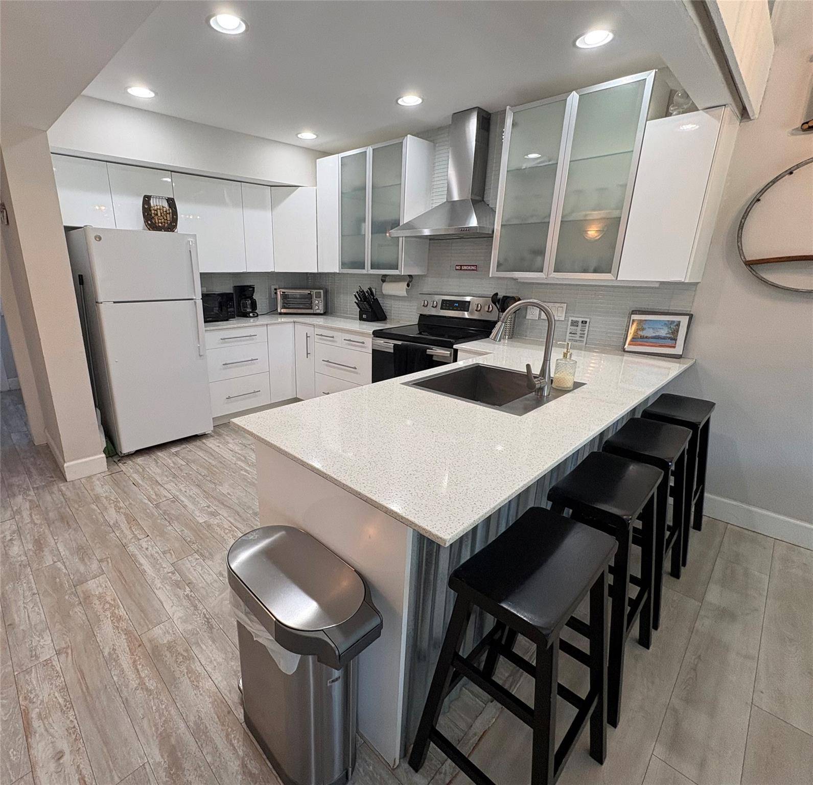 553 Demarett DR, Point Venture, TX 78645