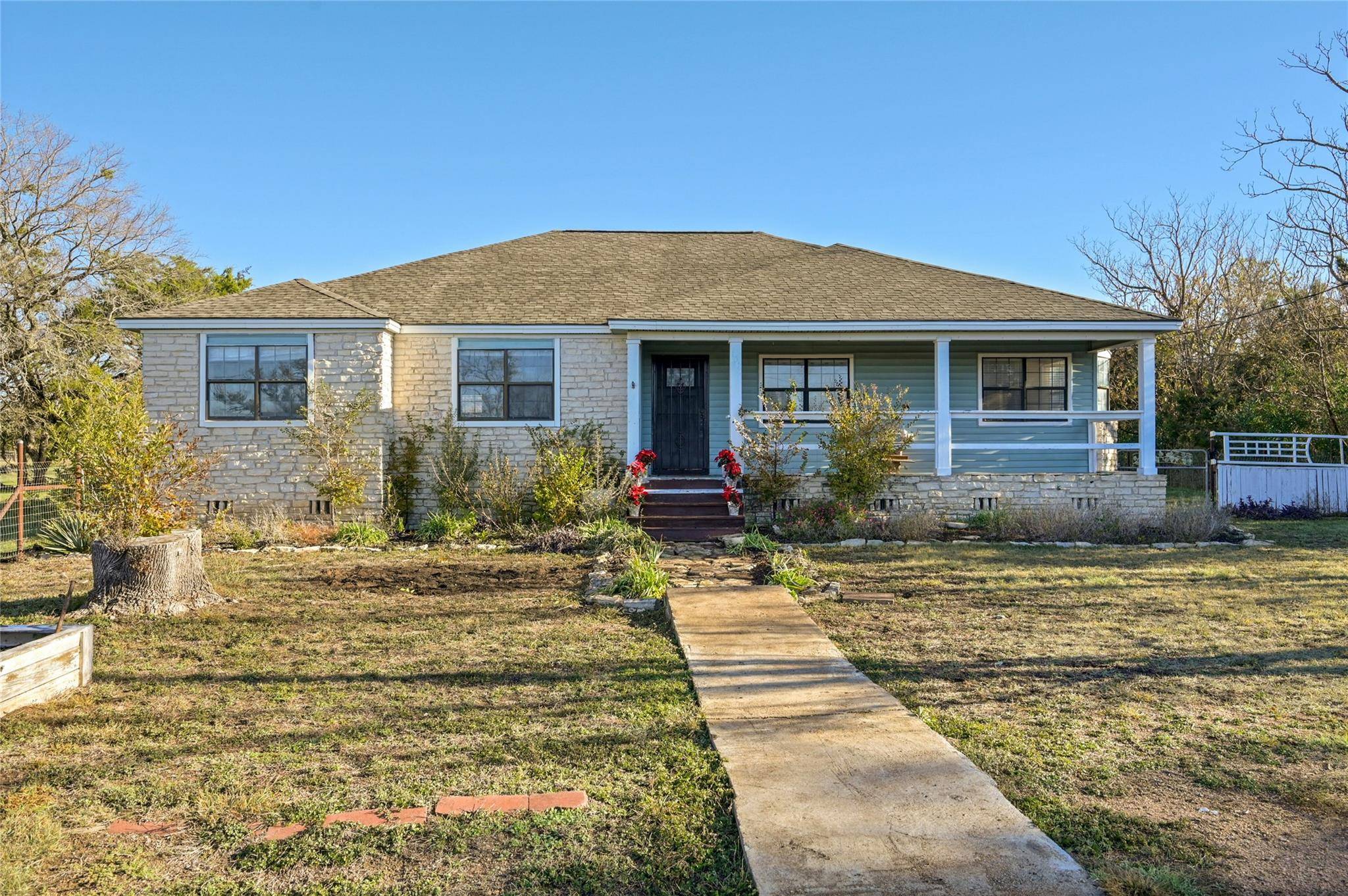 105 Deep Lake CIR, Liberty Hill, TX 78642