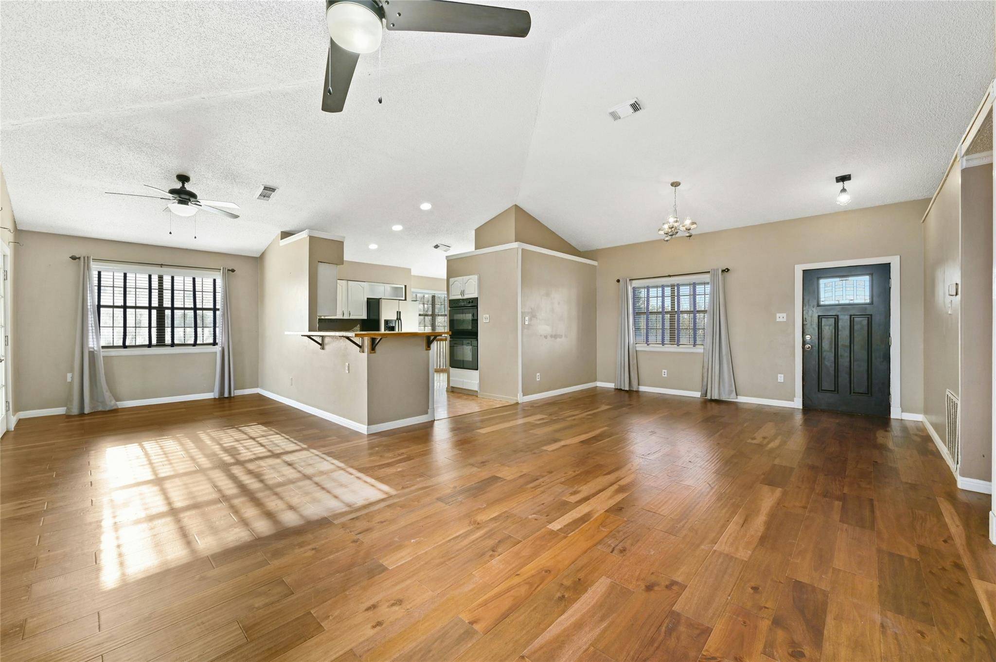 105 Deep Lake CIR, Liberty Hill, TX 78642