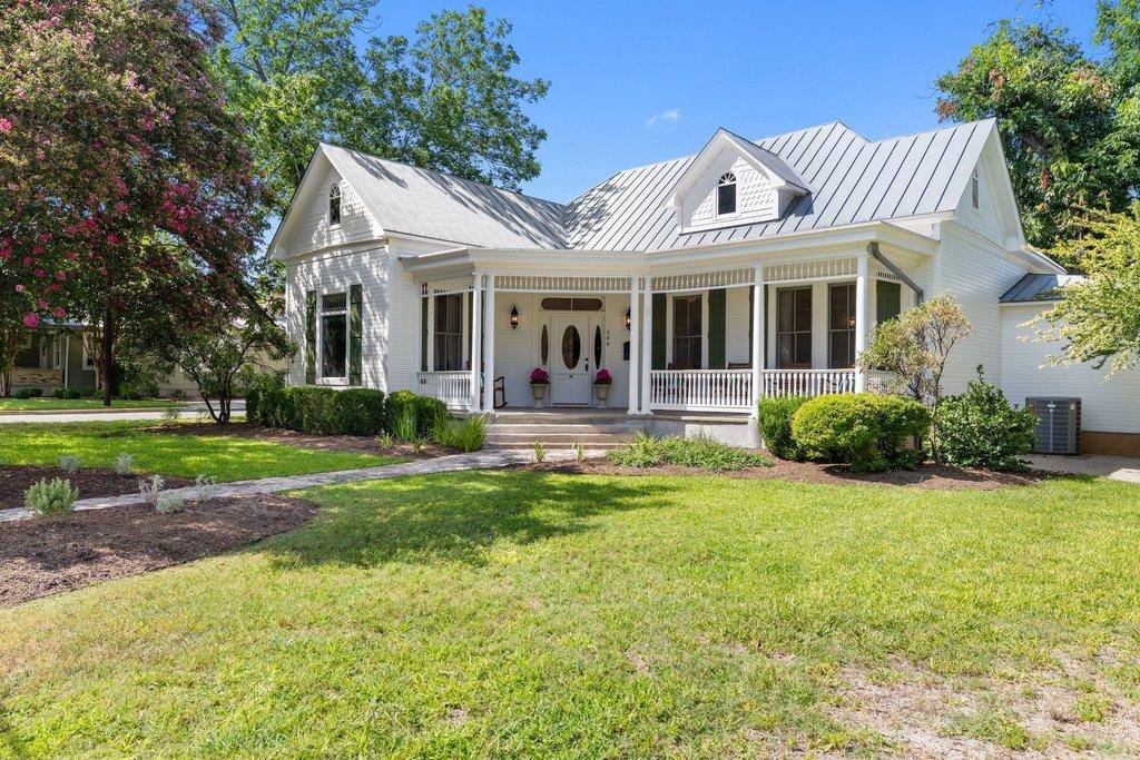 308 E Travis ST, Fredericksburg, TX 78624