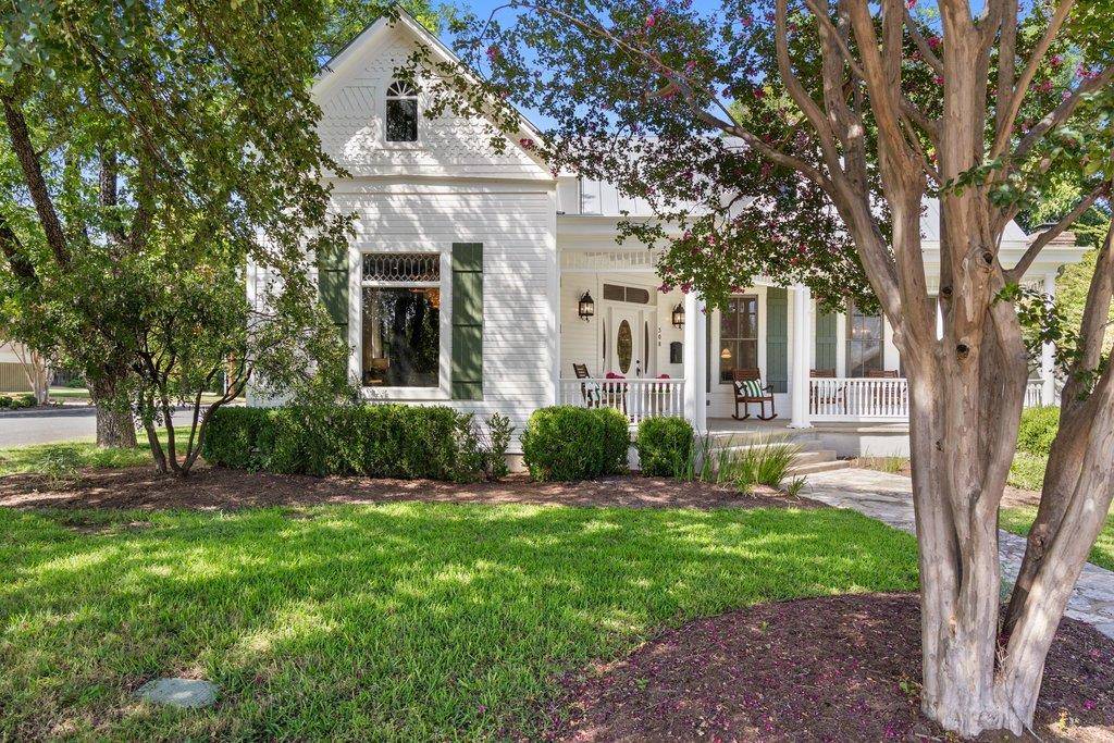 308 E Travis ST, Fredericksburg, TX 78624