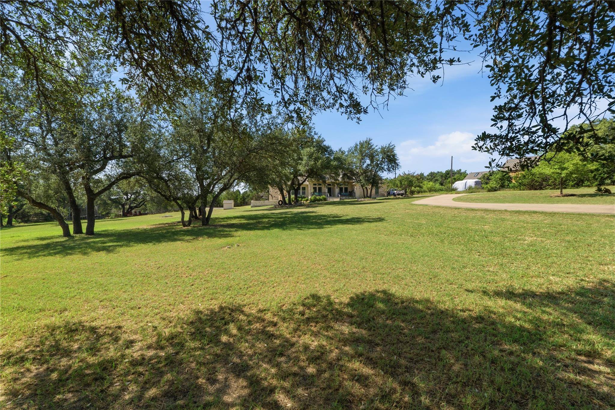 103 Peerman LN, Dripping Springs, TX 78620