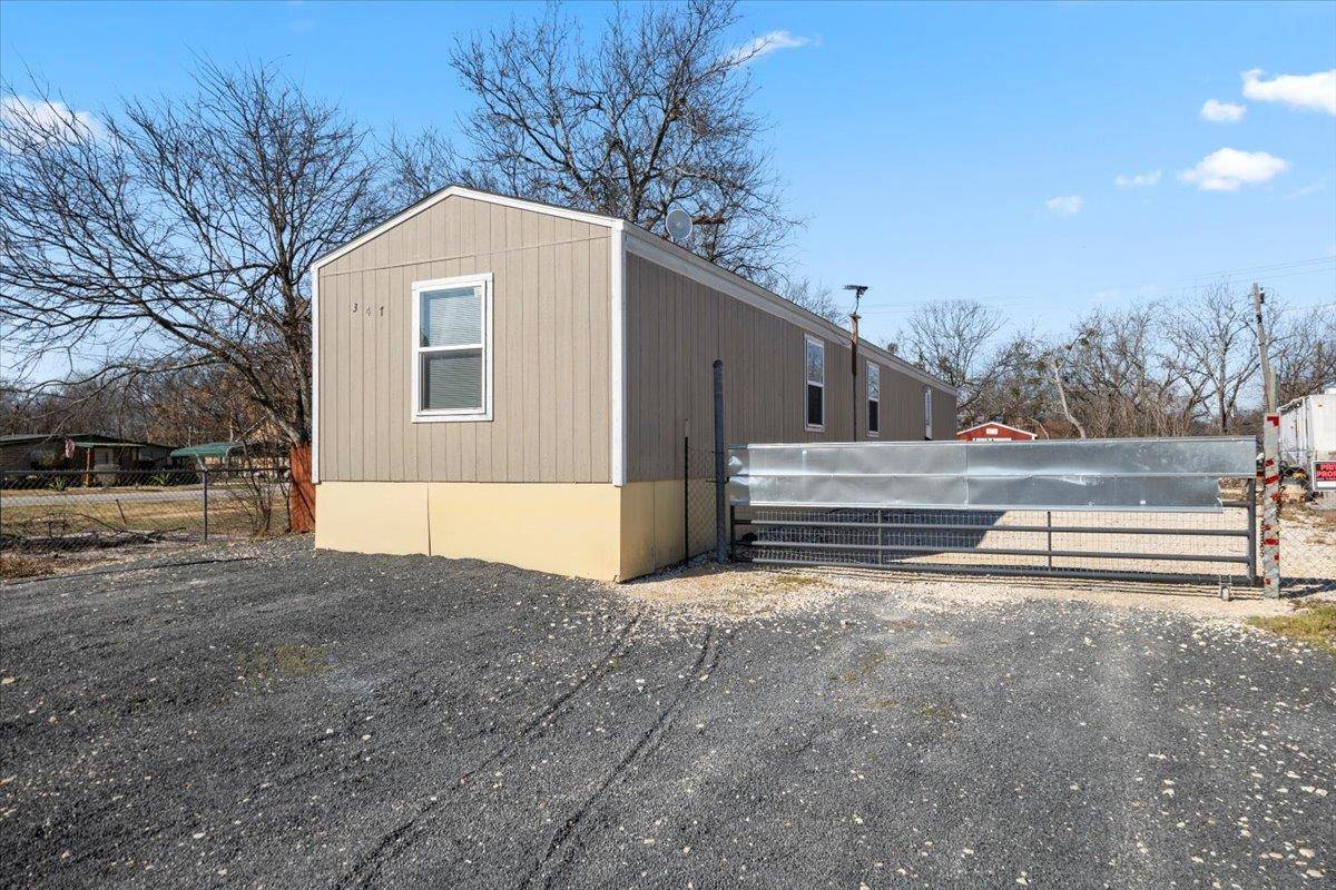 341 SW Front ST, Bartlett, TX 76511