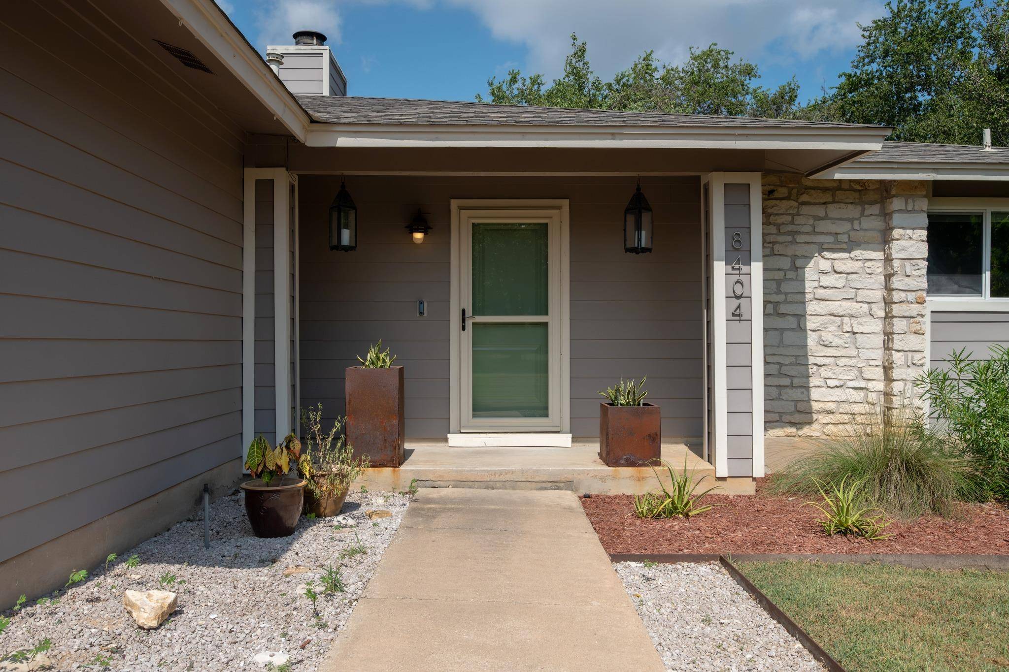 8404 Hornet DR, Austin, TX 78749