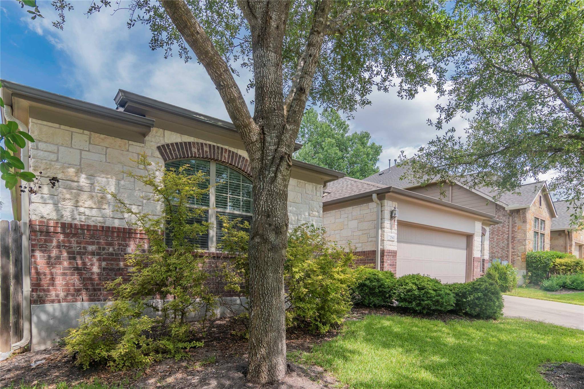 2542 Ravenwood DR, Round Rock, TX 78665