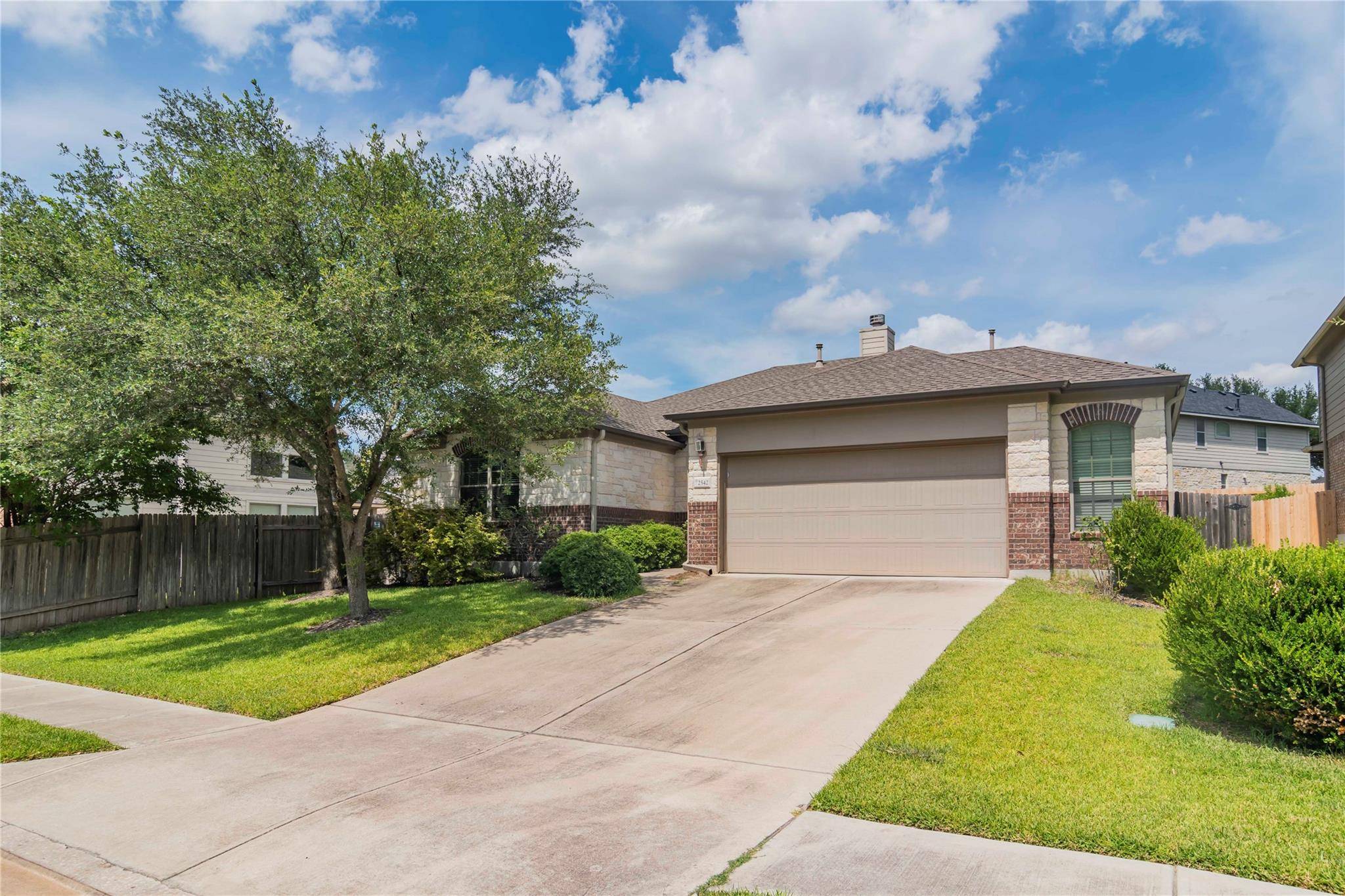 2542 Ravenwood DR, Round Rock, TX 78665