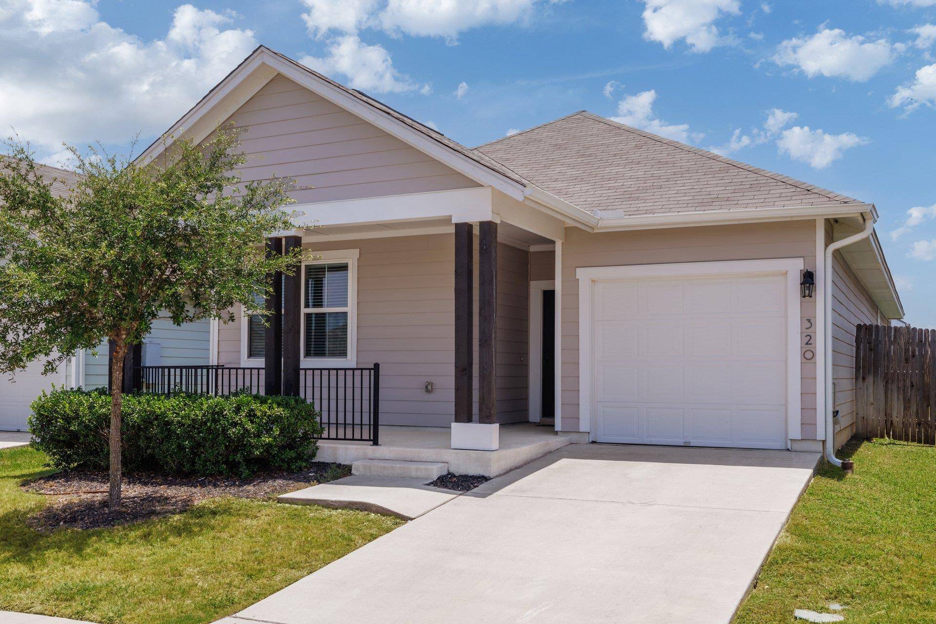 320 E Broade ST, Leander, TX 78641