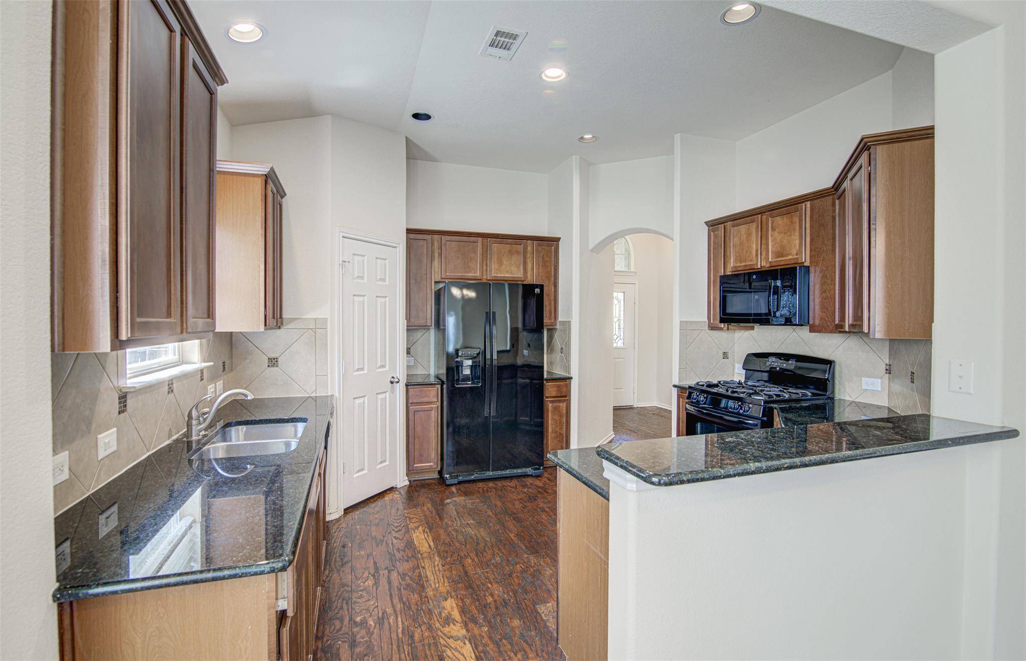 1610 Greenside DR, Round Rock, TX 78665