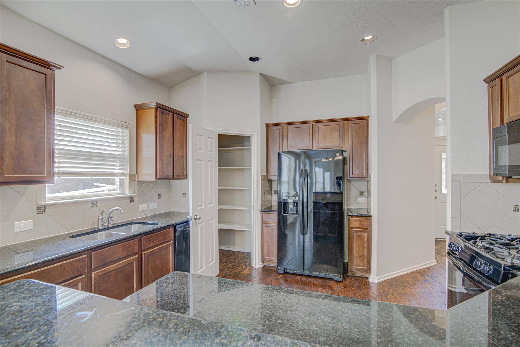 1610 Greenside DR, Round Rock, TX 78665