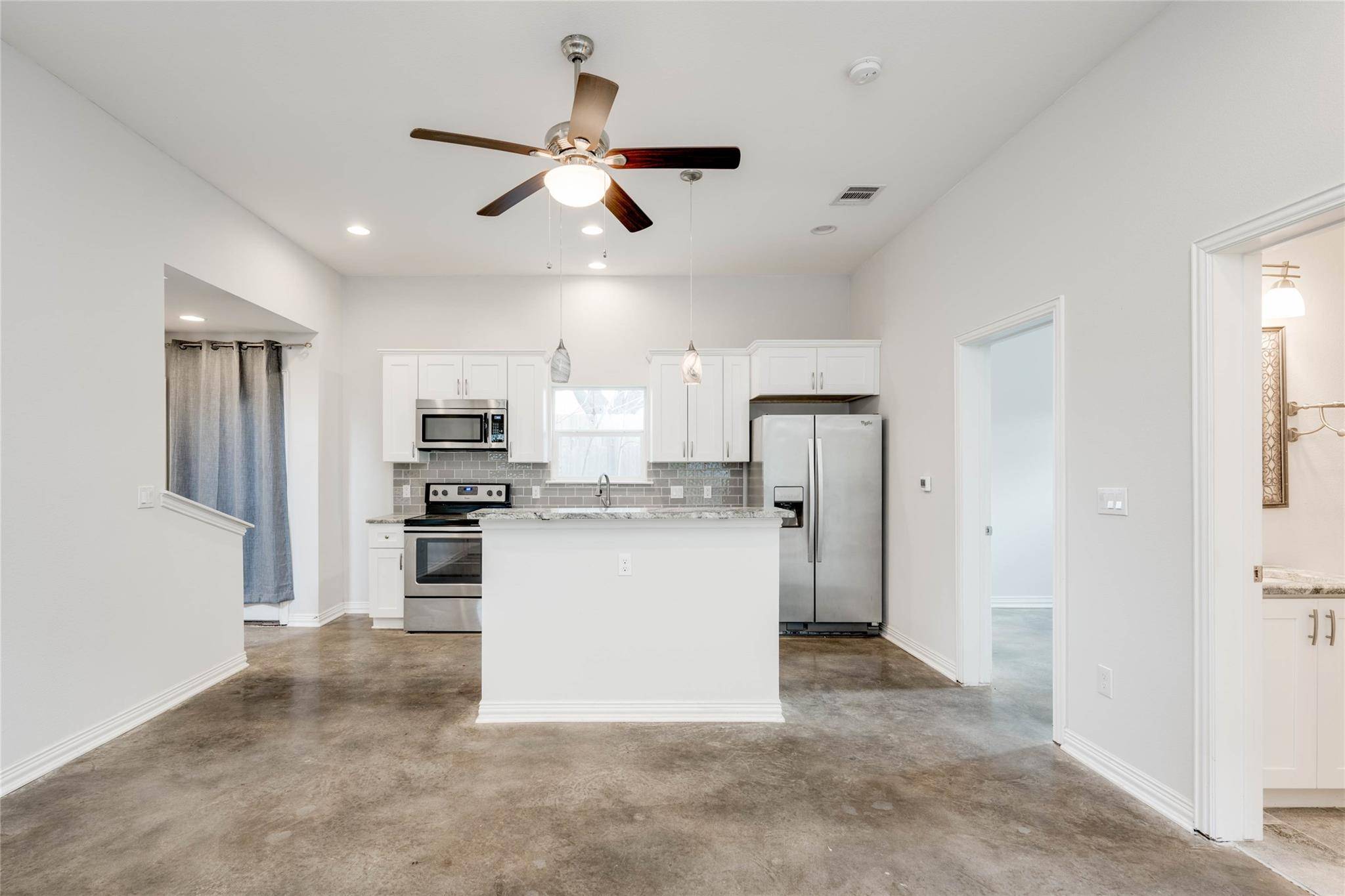 811 Gunter ST #B, Austin, TX 78702