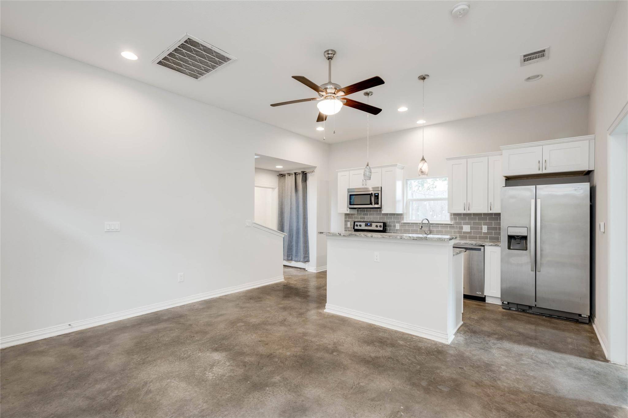 811 Gunter ST #B, Austin, TX 78702