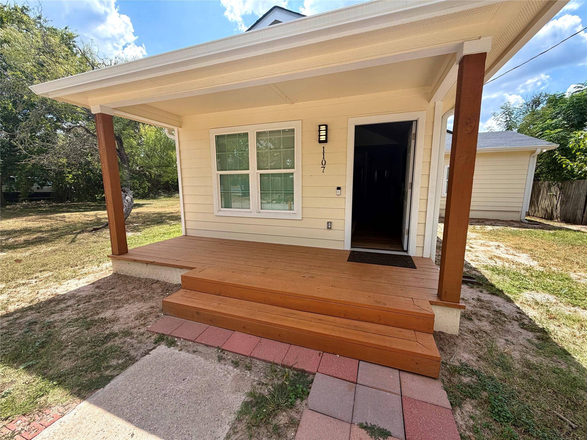 1107 Neches ST, Lockhart, TX 78644