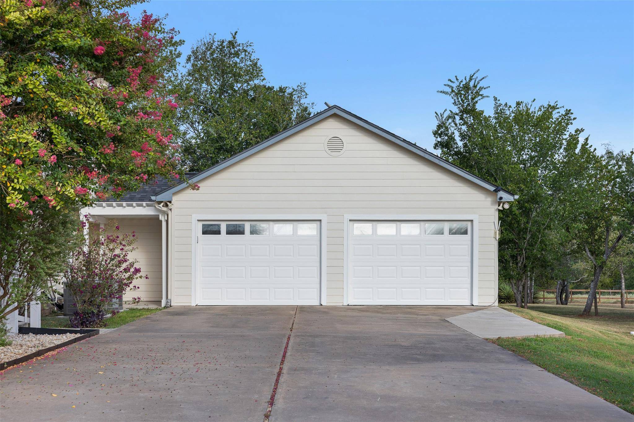 577 Herron TRL, Mcdade, TX 78650