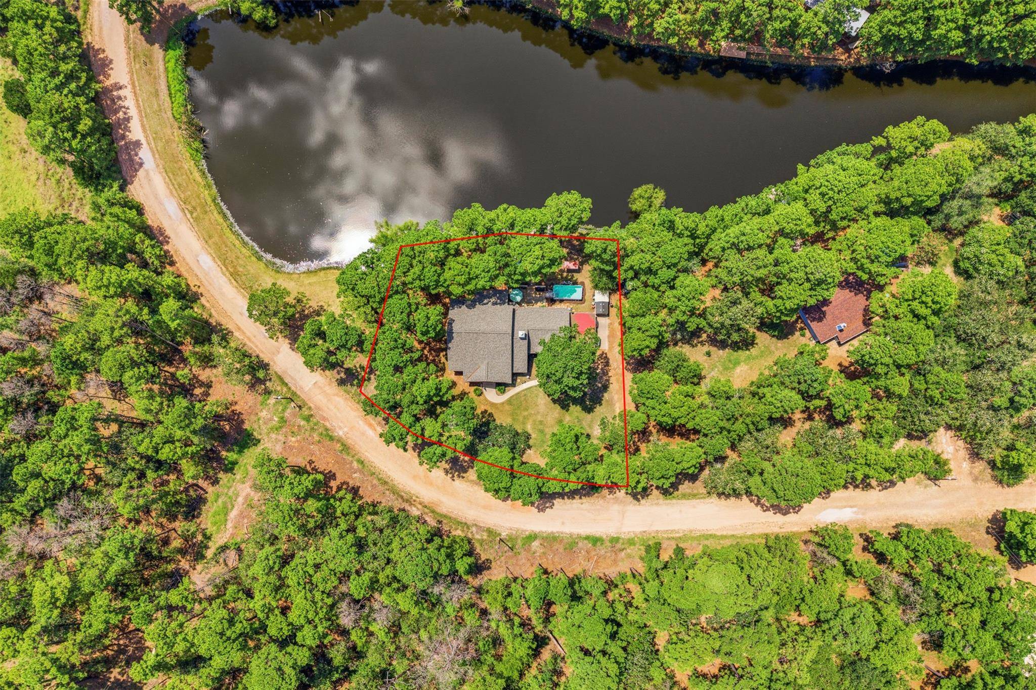801 Moccasin TRL, La Grange, TX 78945