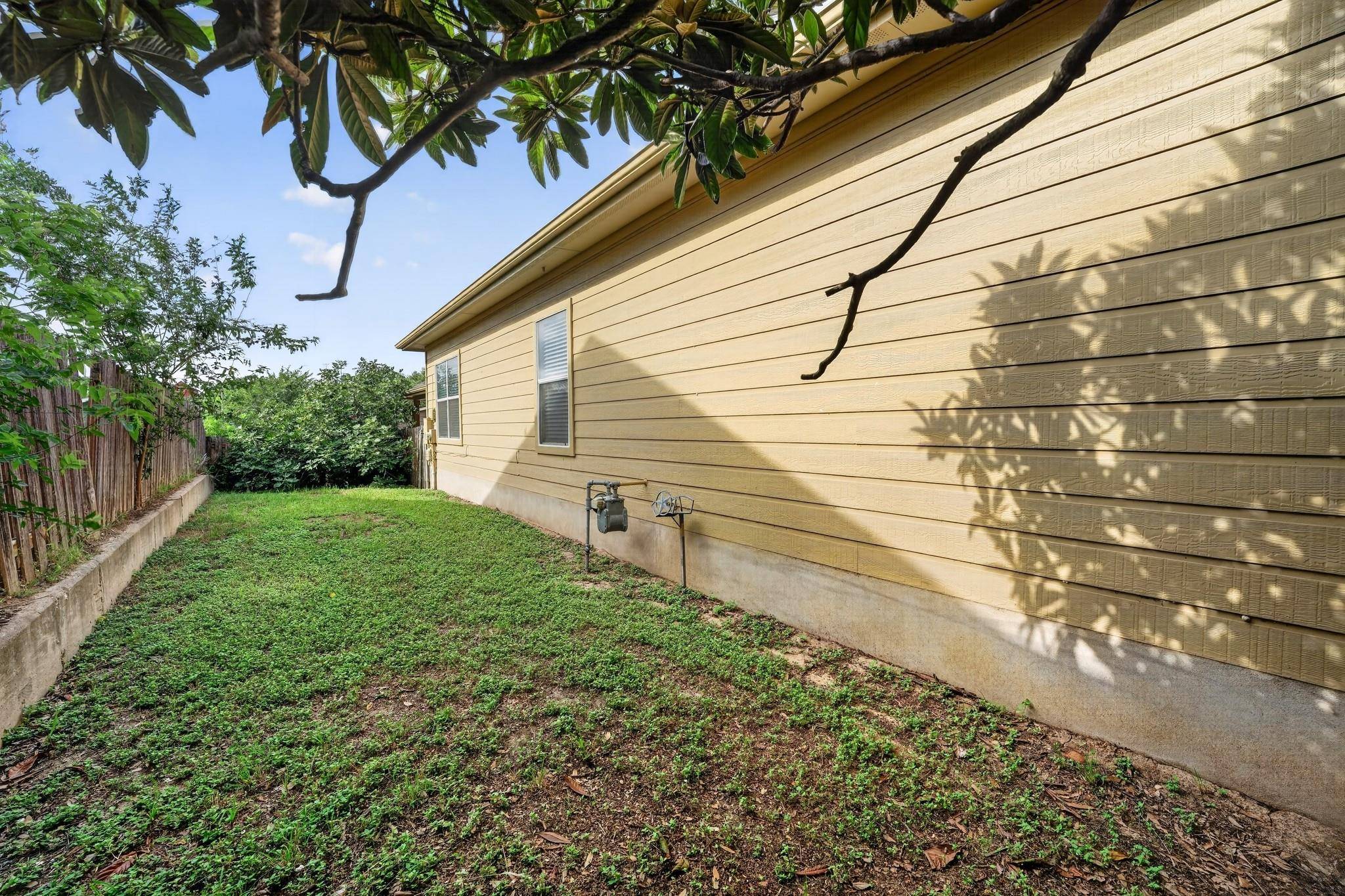 5625 Signal Point PT, Austin, TX 78724