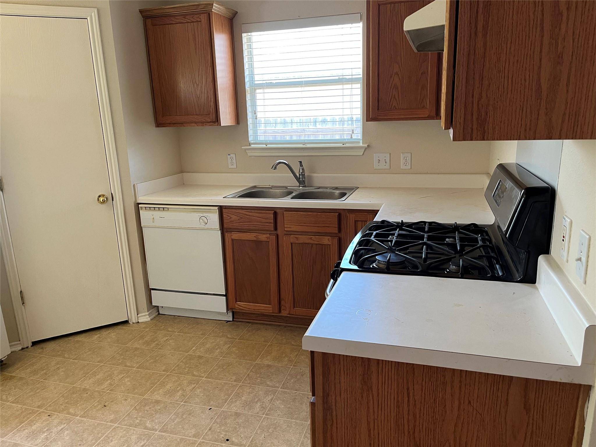 364 Leonardo DR, Kyle, TX 78640