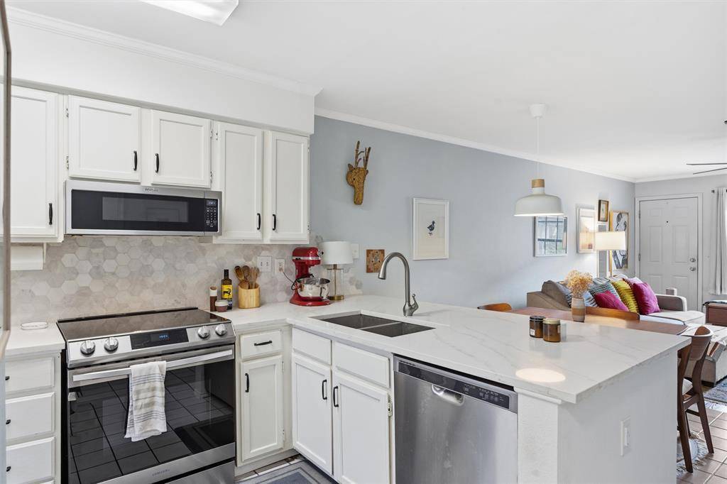 2215 Post RD #1018, Austin, TX 78704