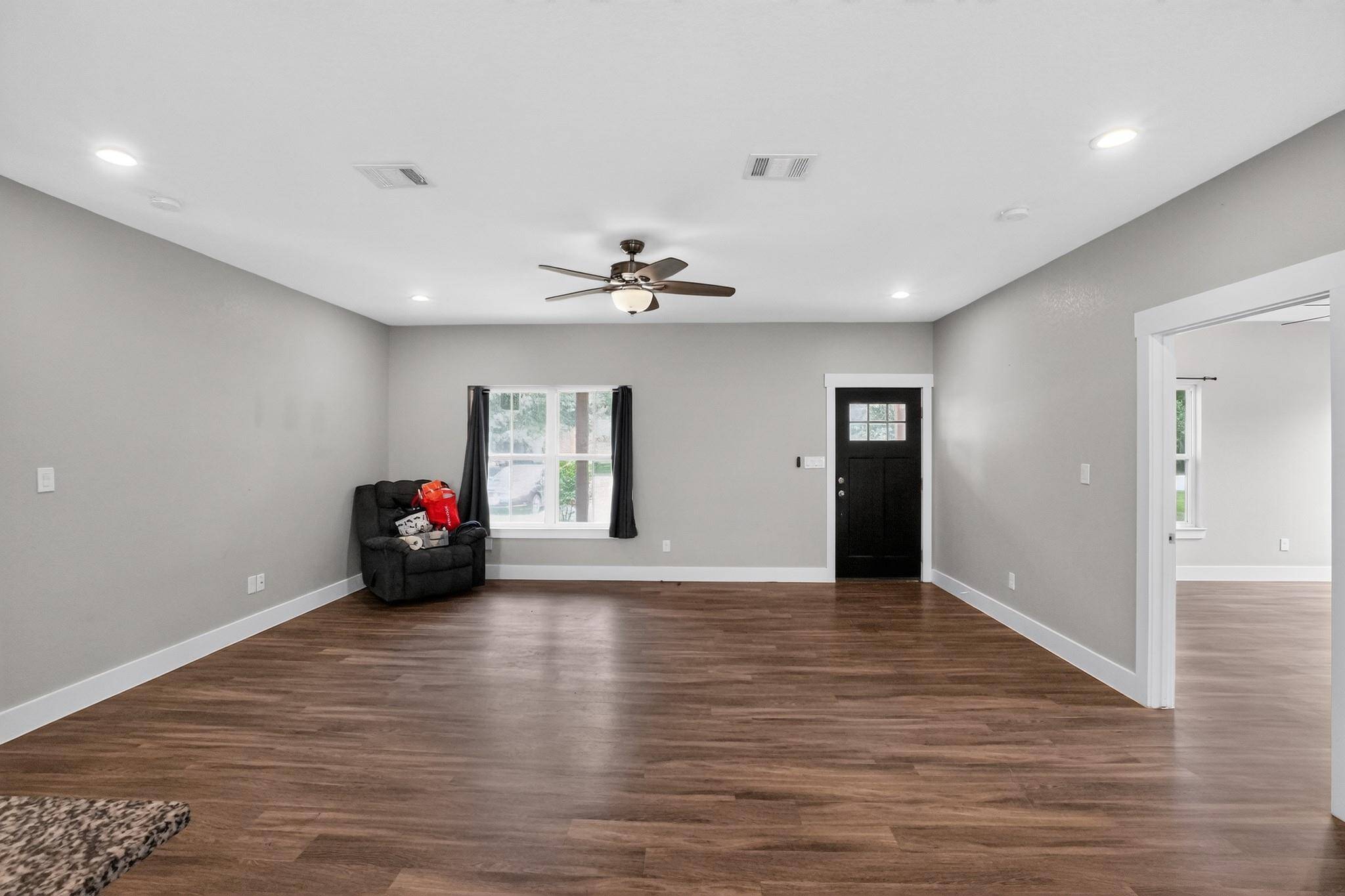 403 Lynch ST, Smithville, TX 78957